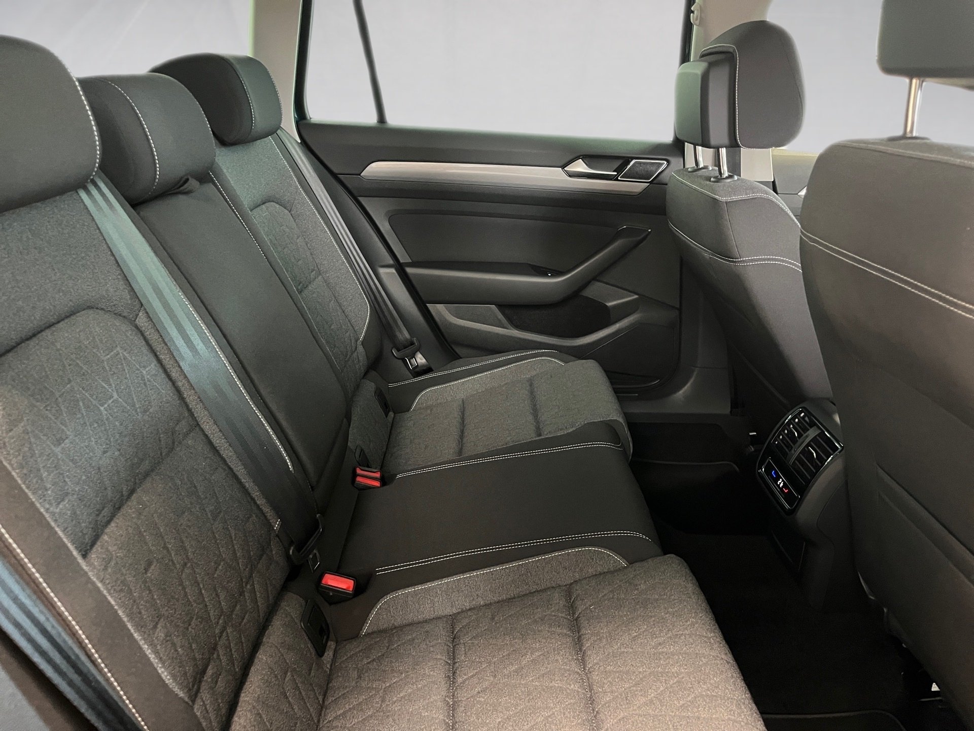 Passat Variant BUSINESS TSI DSG+ALU 16+TRAVEL ASSIST+LED+APP CONNECT+RÜCKFAHRKAMERA