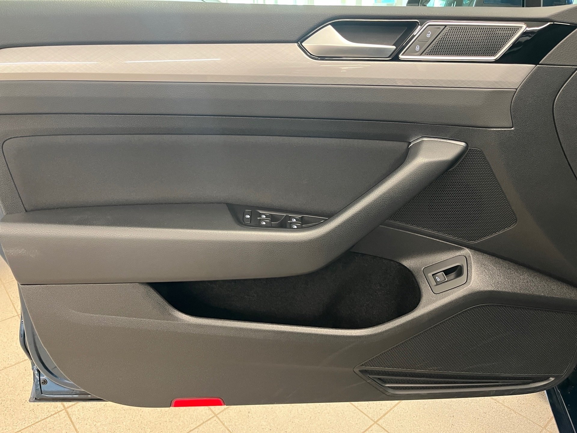 Passat Variant BUSINESS TSI DSG+ALU 16+TRAVEL ASSIST+LED+APP CONNECT+RÜCKFAHRKAMERA