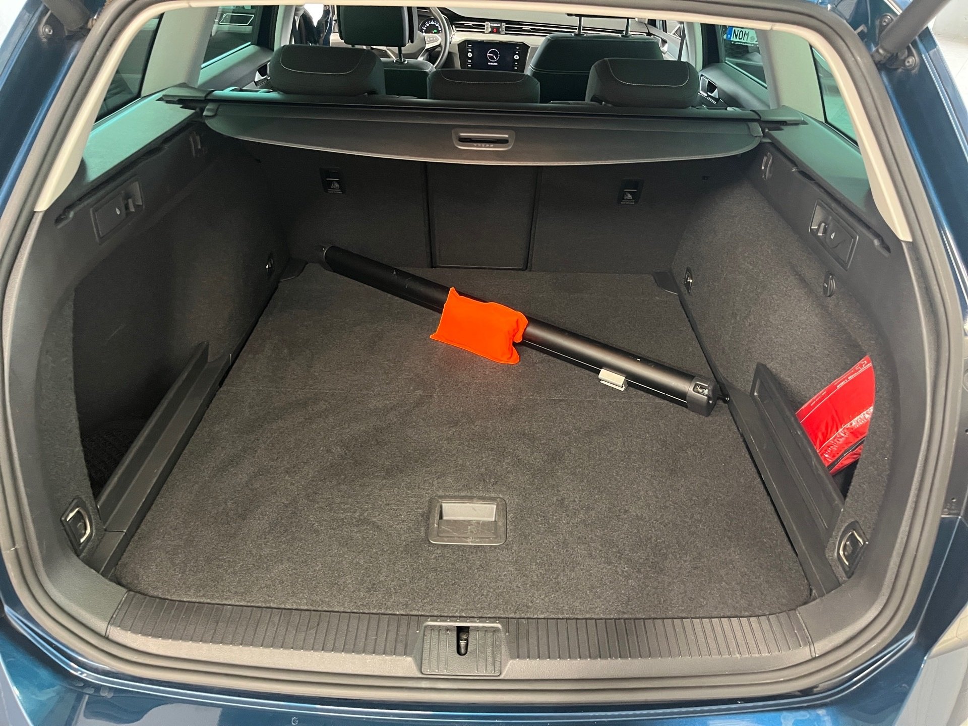 Passat Variant BUSINESS TSI DSG+ALU 16+TRAVEL ASSIST+LED+APP CONNECT+RÜCKFAHRKAMERA