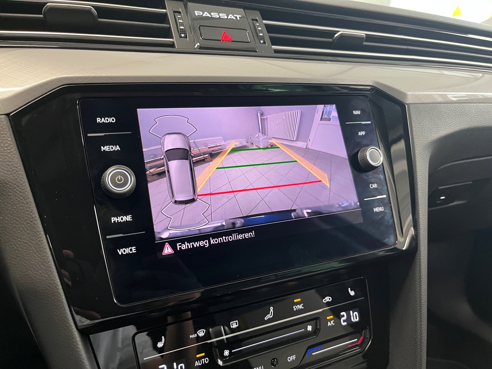 Passat Variant BUSINESS TSI DSG+ALU 16+TRAVEL ASSIST+LED+APP CONNECT+RÜCKFAHRKAMERA