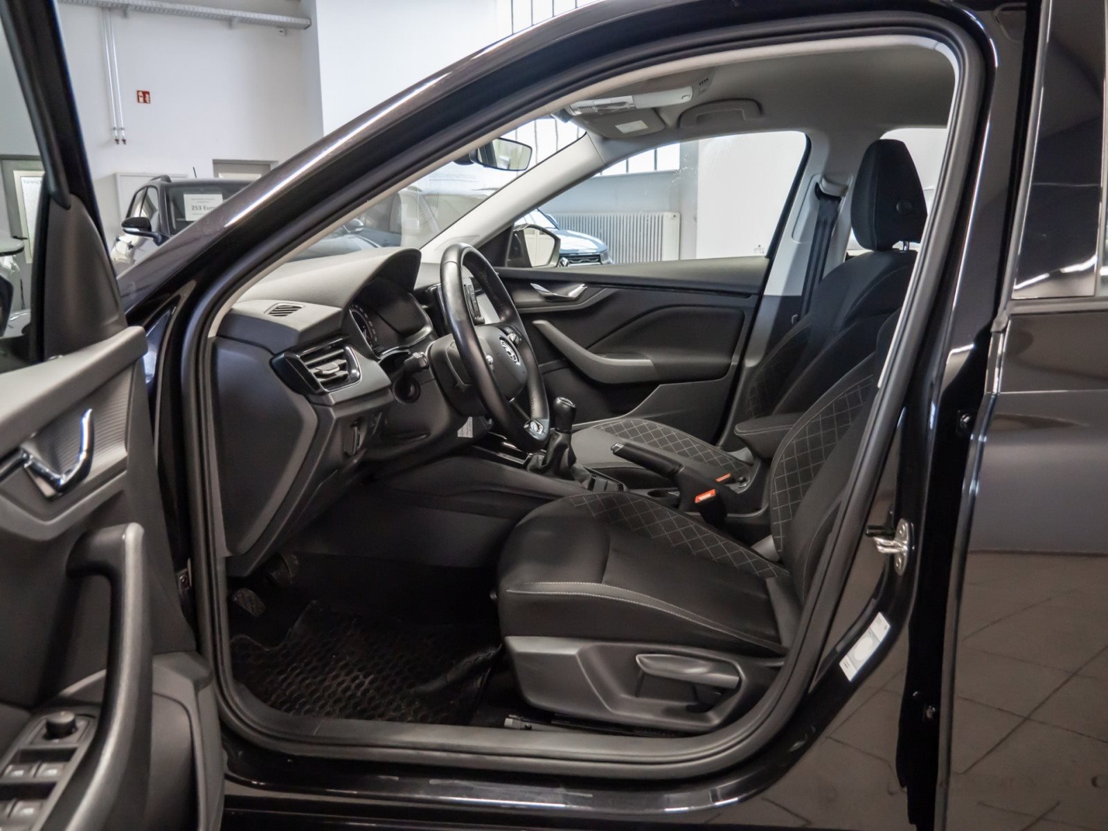 Scala AMBITION TSI+ALU 16+SITZHEIZUNG+LED+KLIMA+MIRROR LINK+FRONT ASSIST+RADIO