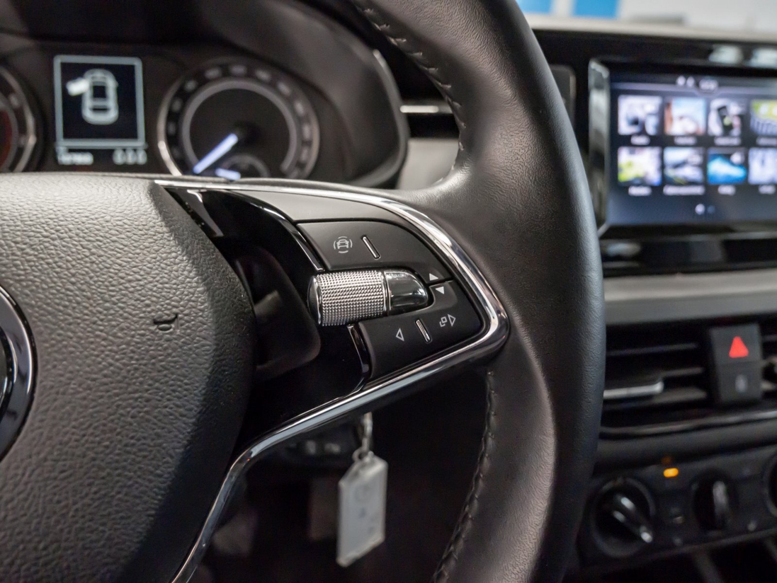 Scala AMBITION TSI+ALU 16+SITZHEIZUNG+LED+KLIMA+MIRROR LINK+FRONT ASSIST+RADIO