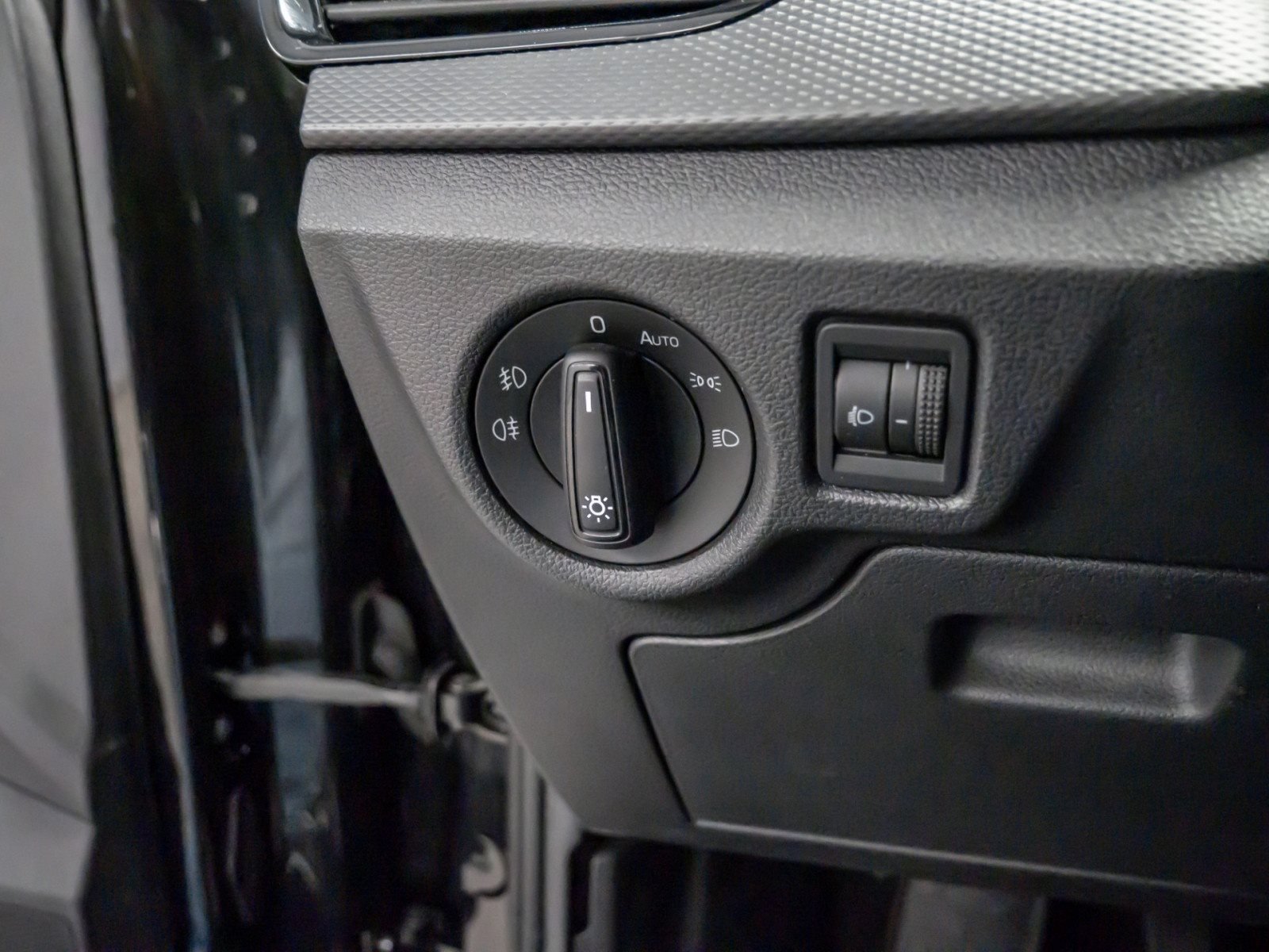 Scala AMBITION TSI+ALU 16+SITZHEIZUNG+LED+KLIMA+MIRROR LINK+FRONT ASSIST+RADIO