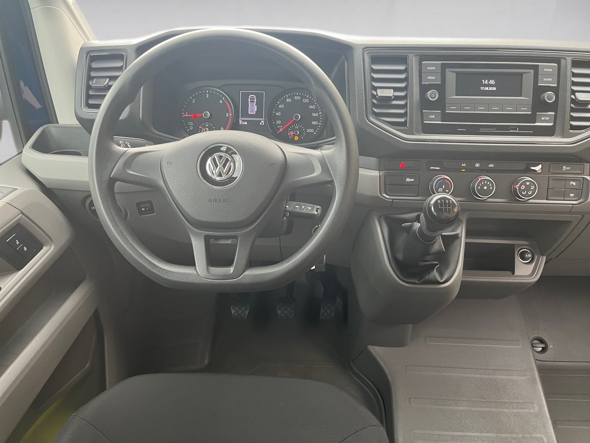 Crafter TDI+8 SITZE+ROLLSTUHL BUS+ELEK. TRITTSTUFE+KLIMA+RADIO+FENSTERPAKET