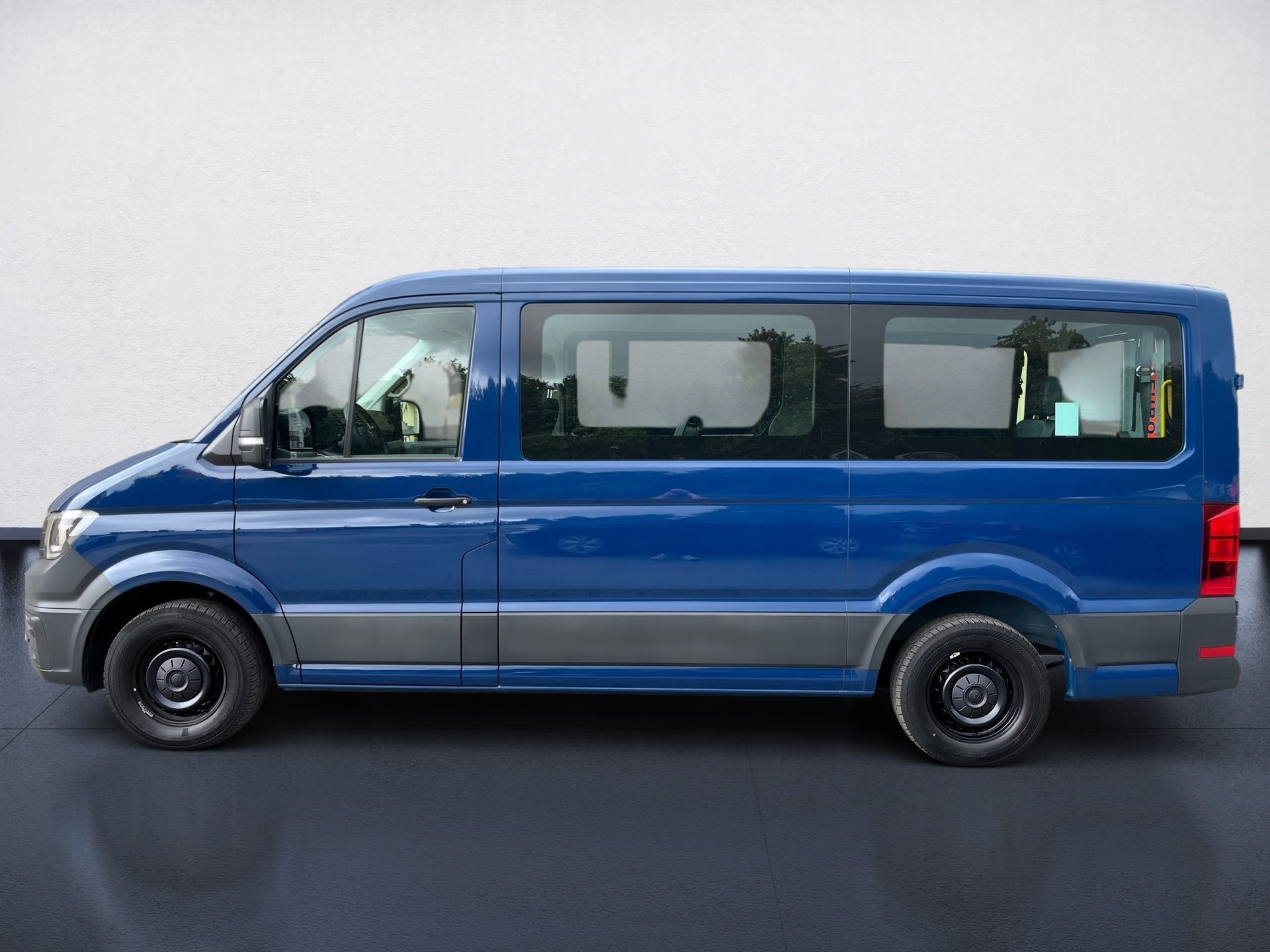Crafter TDI+8 SITZE+ROLLSTUHL BUS+ELEK. TRITTSTUFE+KLIMA+RADIO+FENSTERPAKET