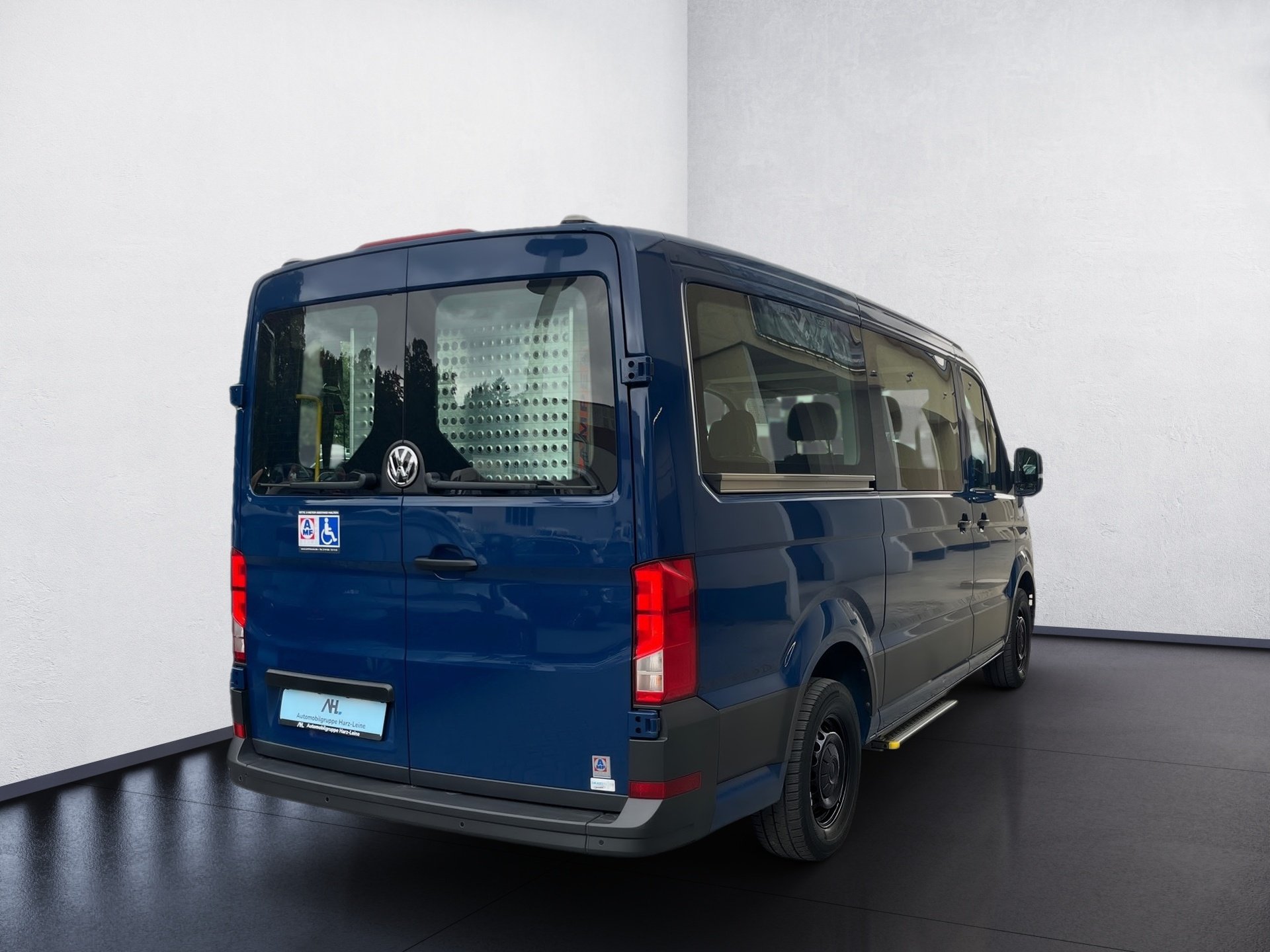 Crafter TDI+8 SITZE+ROLLSTUHL BUS+ELEK. TRITTSTUFE+KLIMA+RADIO+FENSTERPAKET