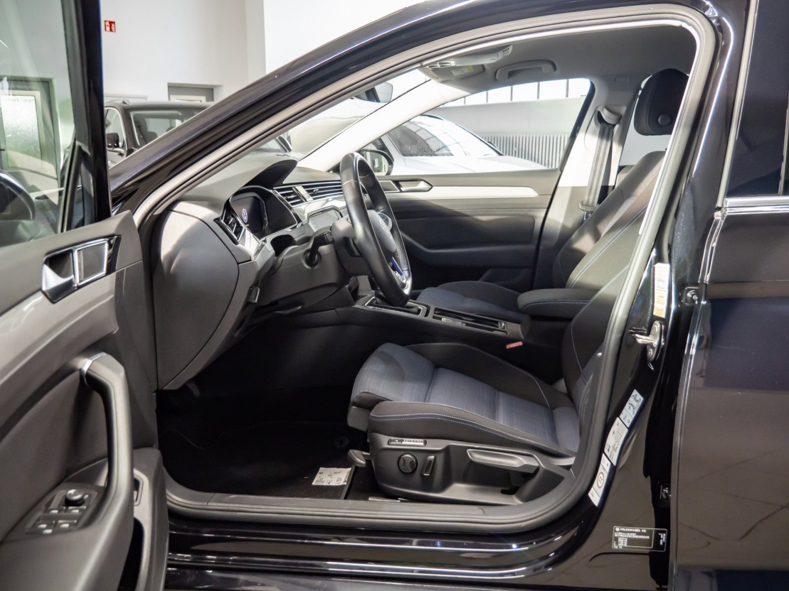 Passat Variant GTE DSG+ALU 17+LED-MATRIX+RÜCKFAHRKAMERA+TRAVEL ASSIST+NAVI PRO+ACC+APP