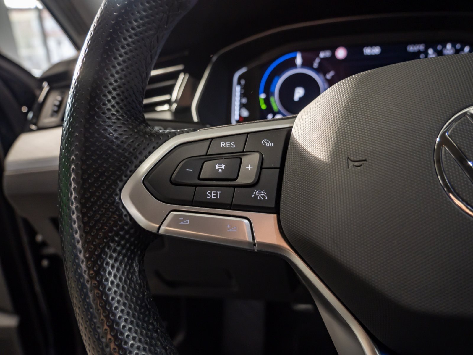 Passat Variant GTE DSG+ALU 17+LED-MATRIX+RÜCKFAHRKAMERA+TRAVEL ASSIST+NAVI PRO+ACC+APP