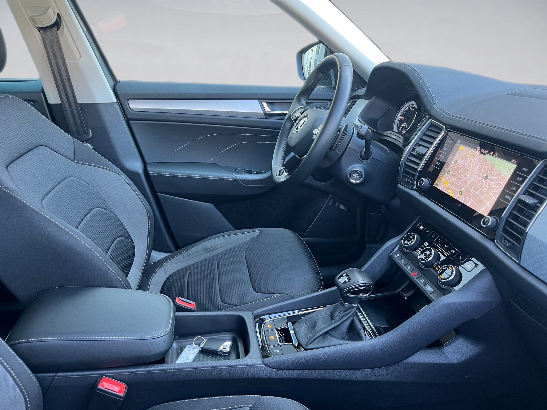 Kodiaq TOUR TDI DSG+ALU 19+AHK+RÜCKFAHRKAMERA+ACC+LED-MATRIX+NAVI+SMART LINK