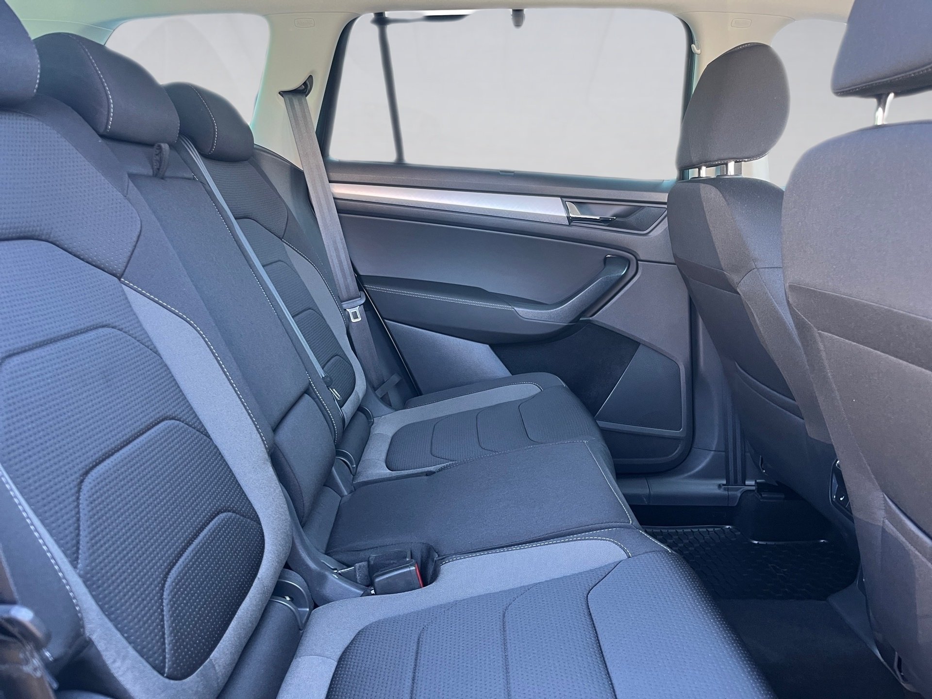 Kodiaq TOUR TDI DSG+ALU 19+AHK+RÜCKFAHRKAMERA+ACC+LED-MATRIX+NAVI+SMART LINK