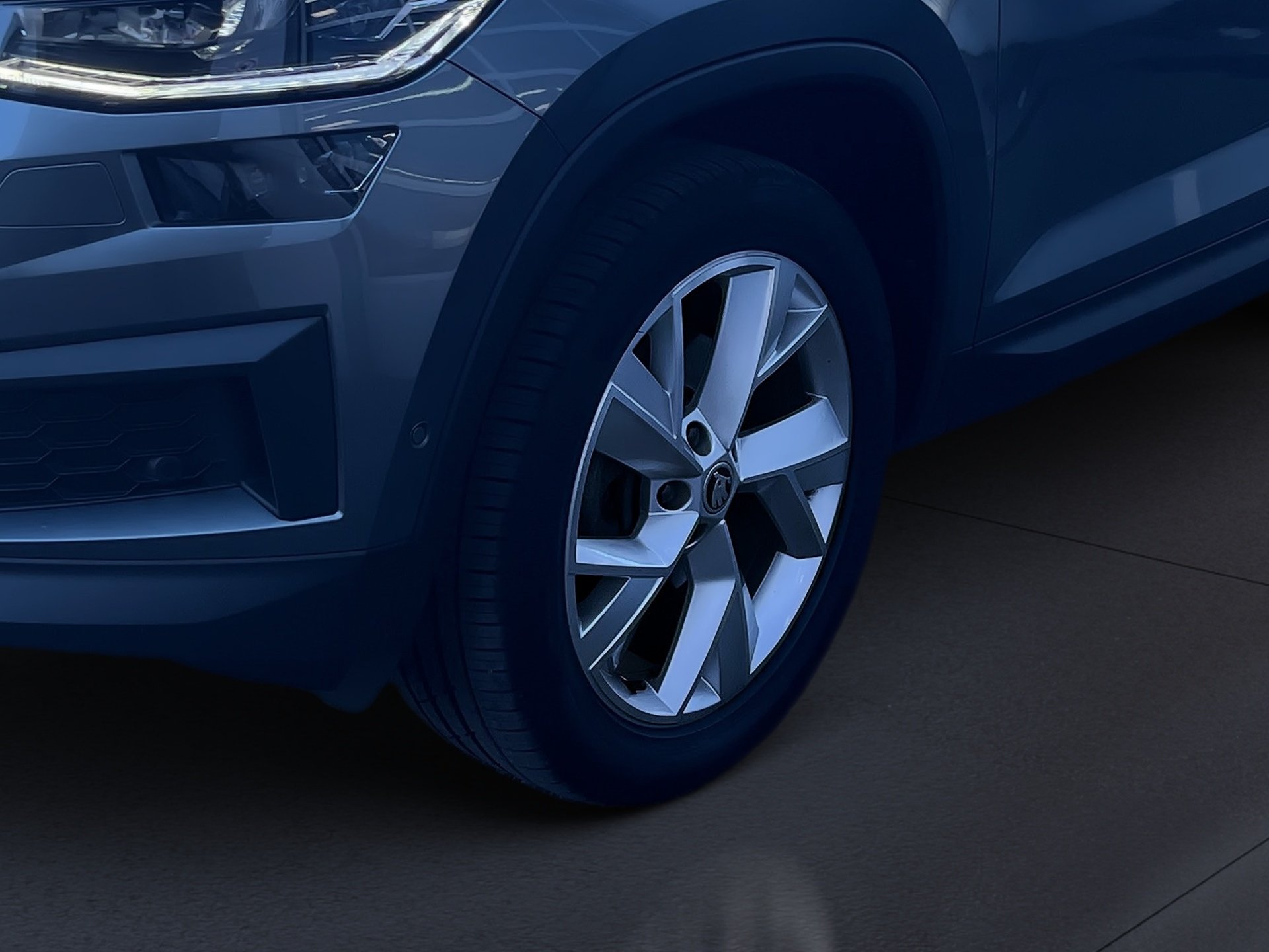 Kodiaq TOUR TDI DSG+ALU 19+AHK+RÜCKFAHRKAMERA+ACC+LED-MATRIX+NAVI+SMART LINK