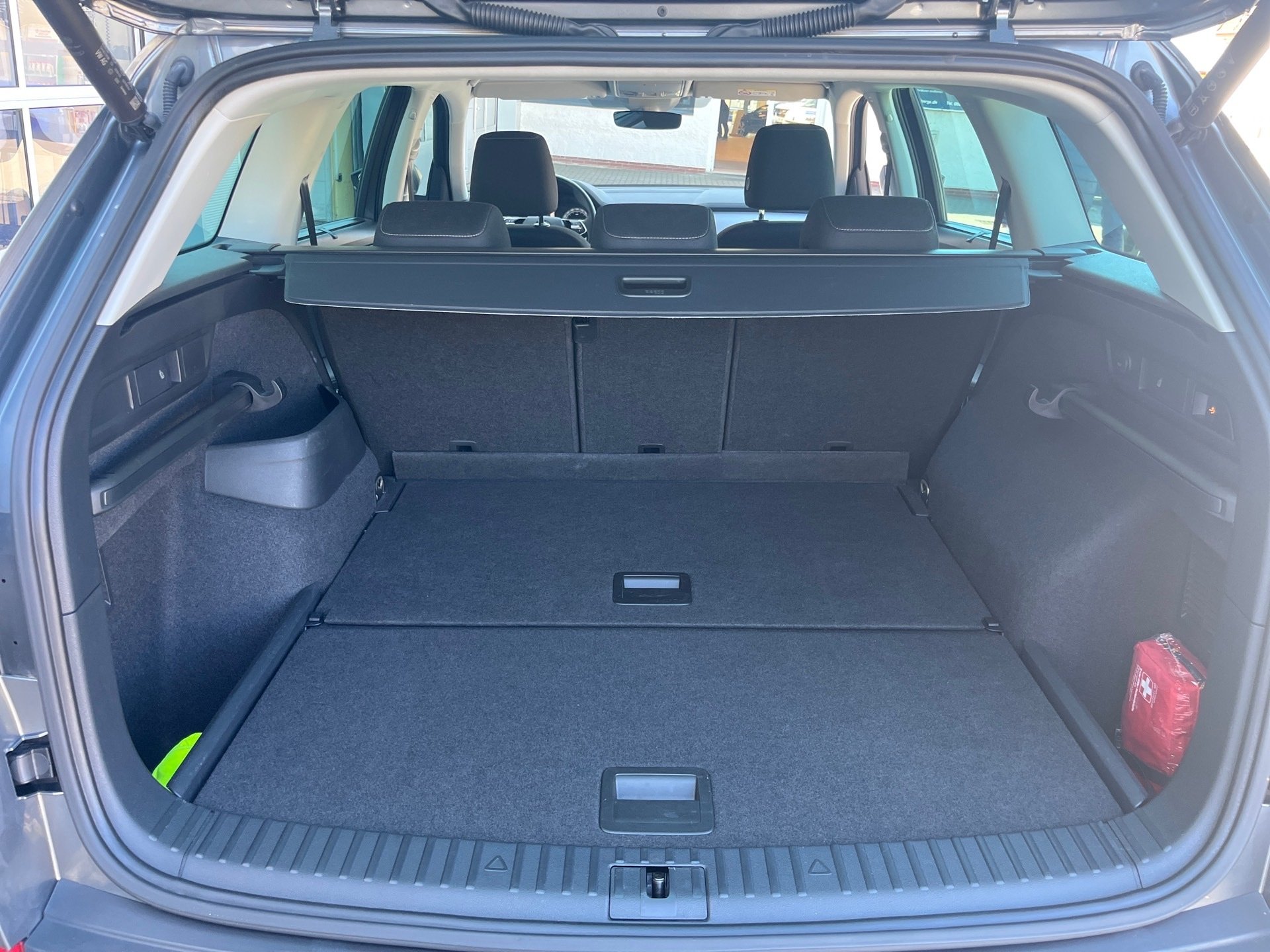 Kodiaq TOUR TDI DSG+ALU 19+AHK+RÜCKFAHRKAMERA+ACC+LED-MATRIX+NAVI+SMART LINK