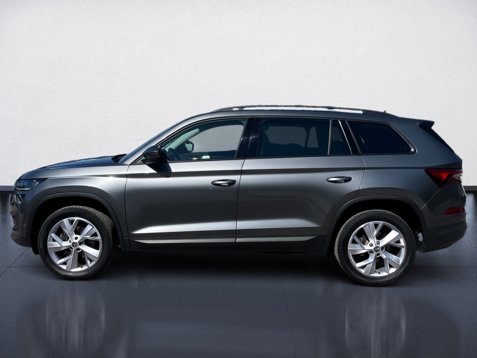 Kodiaq TOUR TDI DSG+ALU 19+AHK+RÜCKFAHRKAMERA+ACC+LED-MATRIX+NAVI+SMART LINK