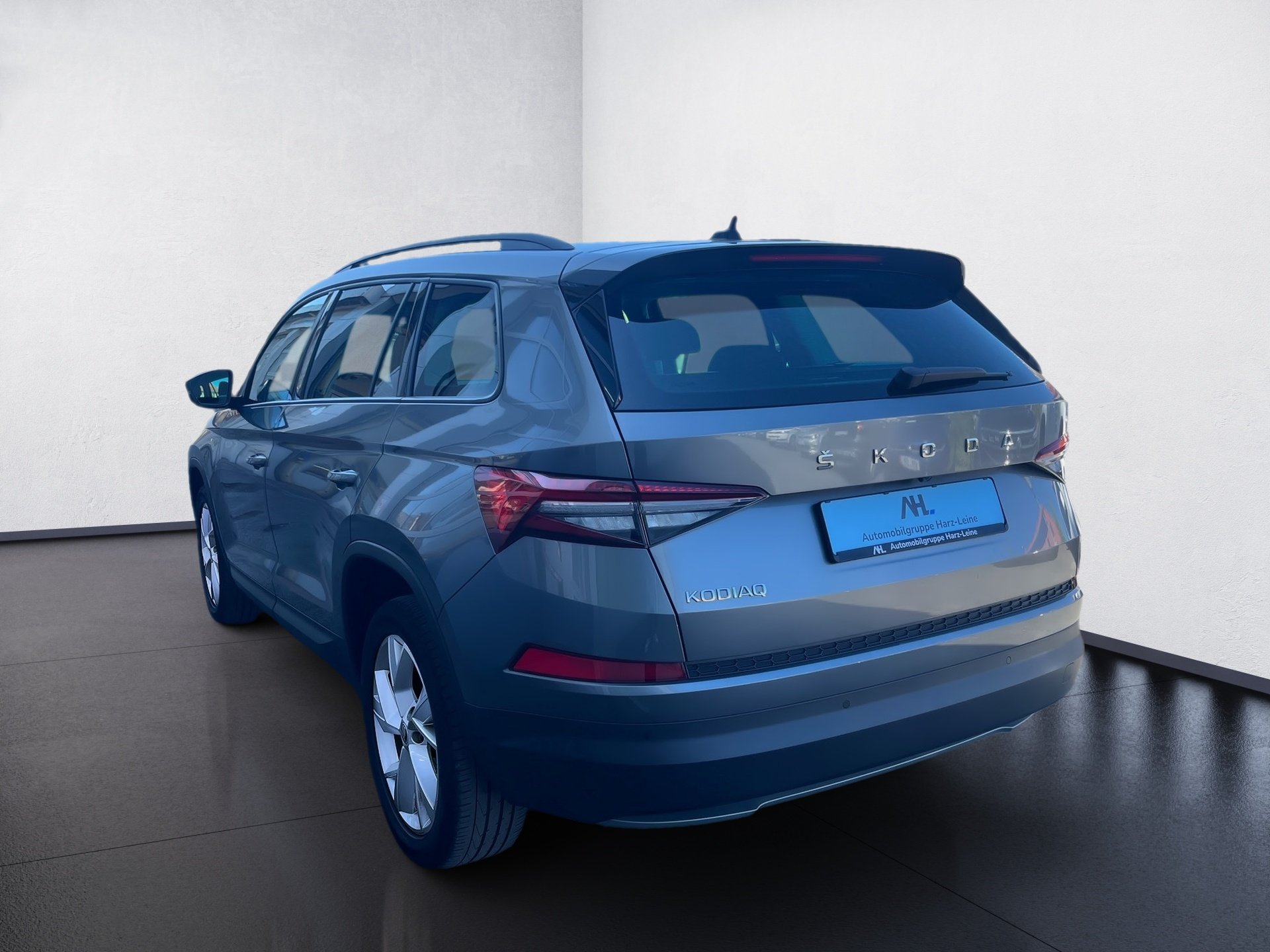 Kodiaq TOUR TDI DSG+ALU 19+AHK+RÜCKFAHRKAMERA+ACC+LED-MATRIX+NAVI+SMART LINK