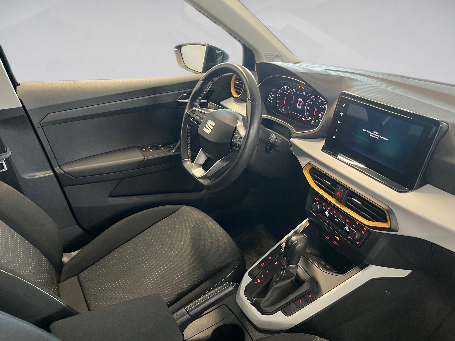 Arona STYLE TSI DSG+ALU 16RÜCKFAHRKAMERA+NAVI+LED+ACC+MIRROR LINK +KLIMA