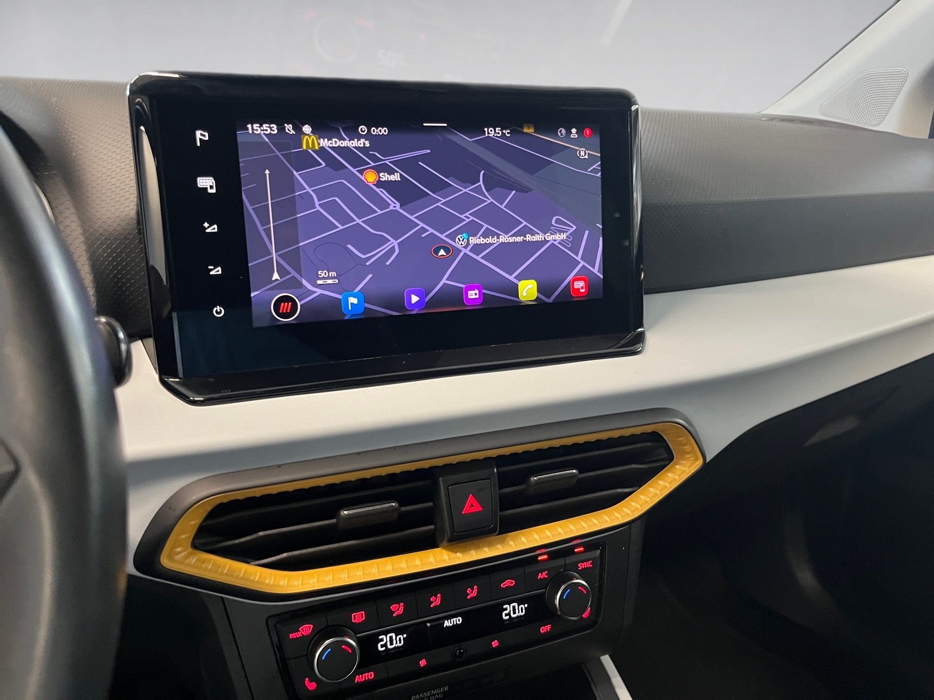 Arona STYLE TSI DSG+ALU 16RÜCKFAHRKAMERA+NAVI+LED+ACC+MIRROR LINK +KLIMA