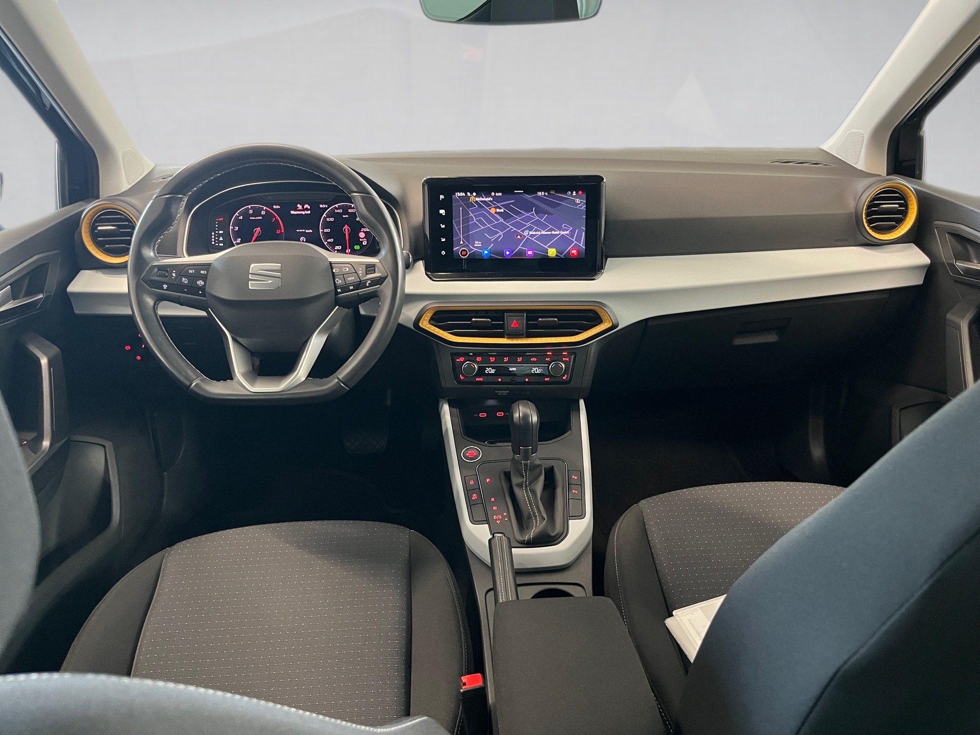 Arona STYLE TSI DSG+ALU 16RÜCKFAHRKAMERA+NAVI+LED+ACC+MIRROR LINK +KLIMA