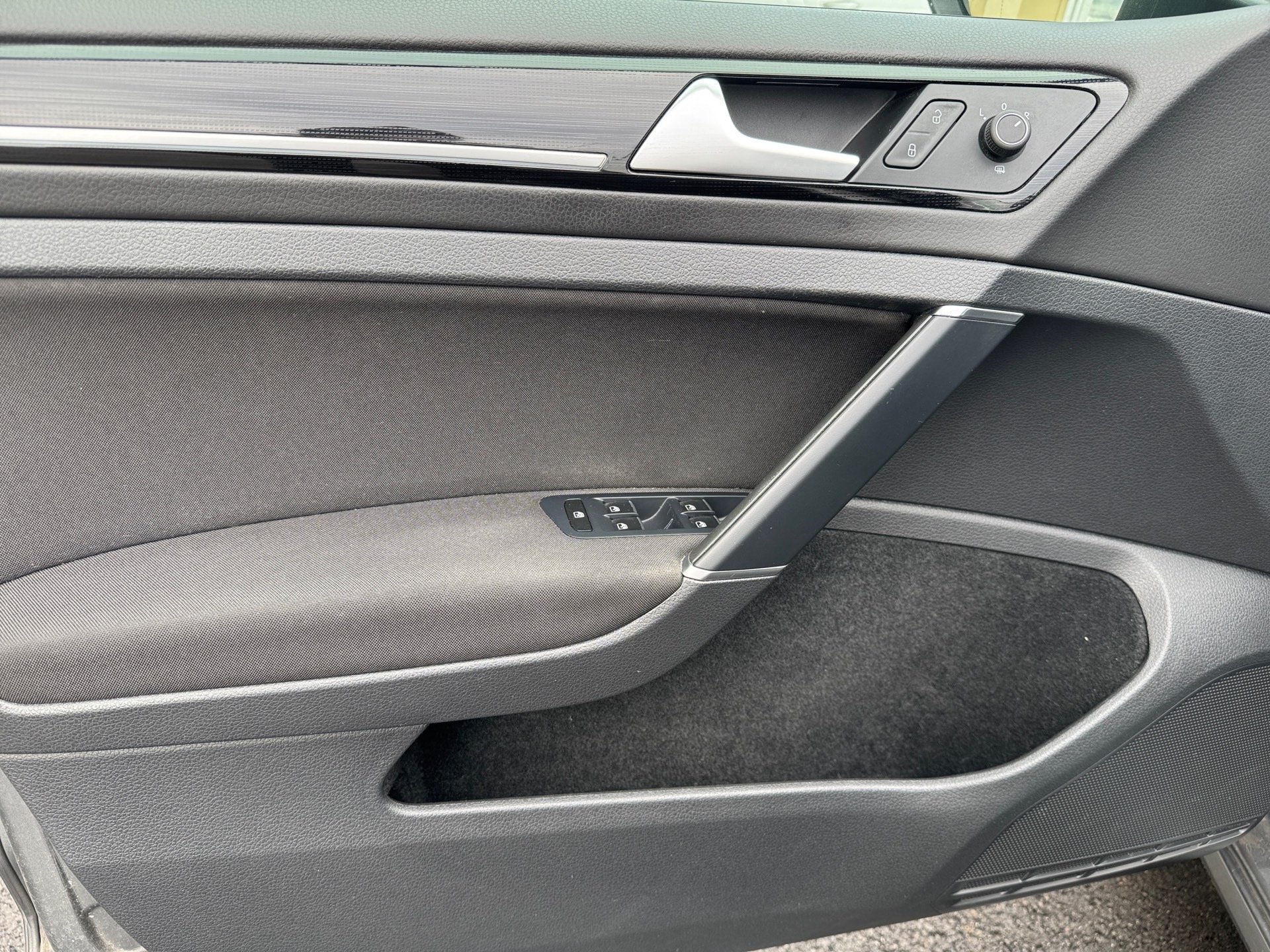 Golf VII HIGHLINE TSI+ALU 17+SITZHEIZUNG+ACC+NAVI+EINPARKHILFE+LED+KLIMA+LIGHT AS