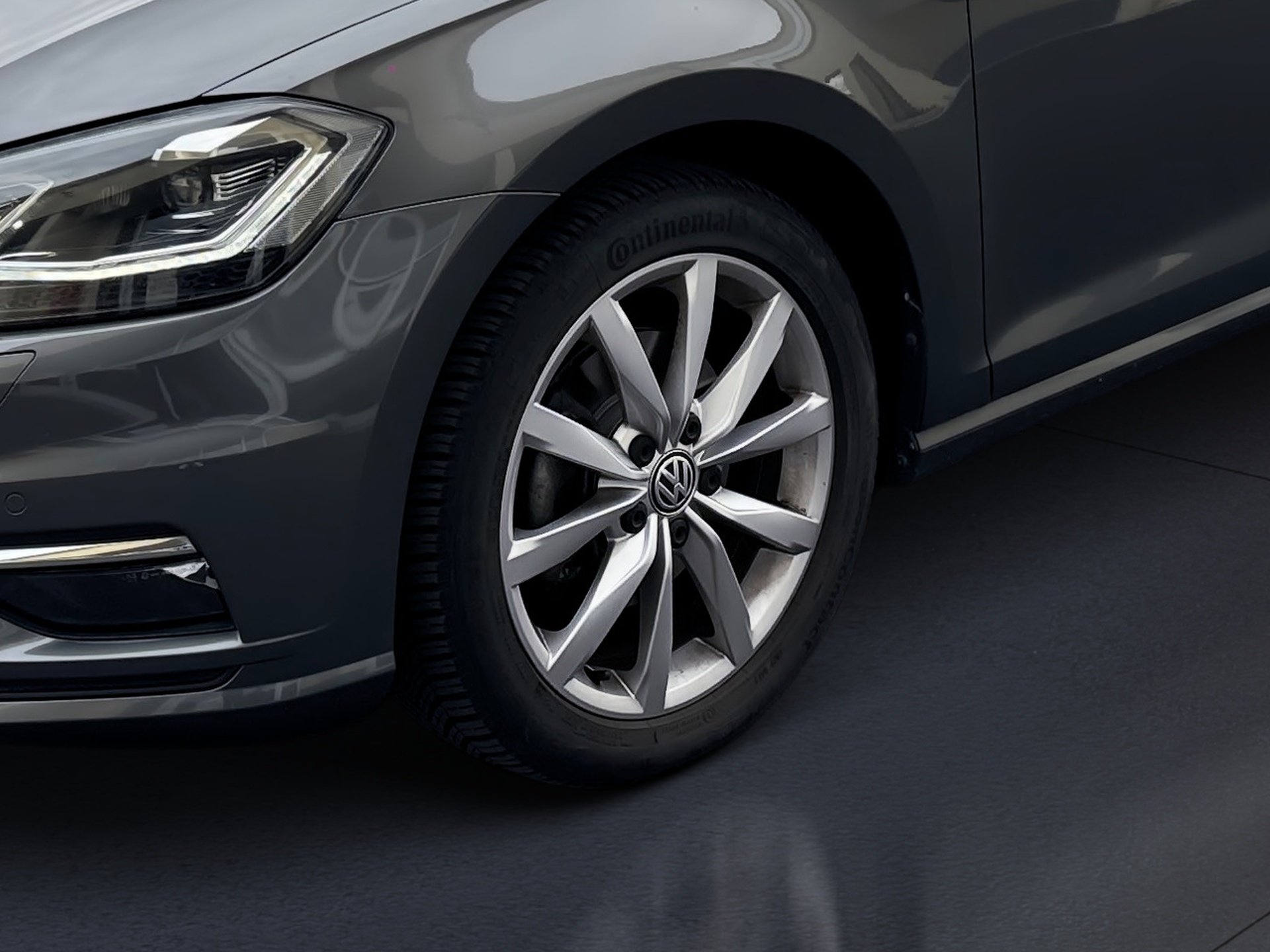 Golf VII HIGHLINE TSI+ALU 17+SITZHEIZUNG+ACC+NAVI+EINPARKHILFE+LED+KLIMA+LIGHT AS