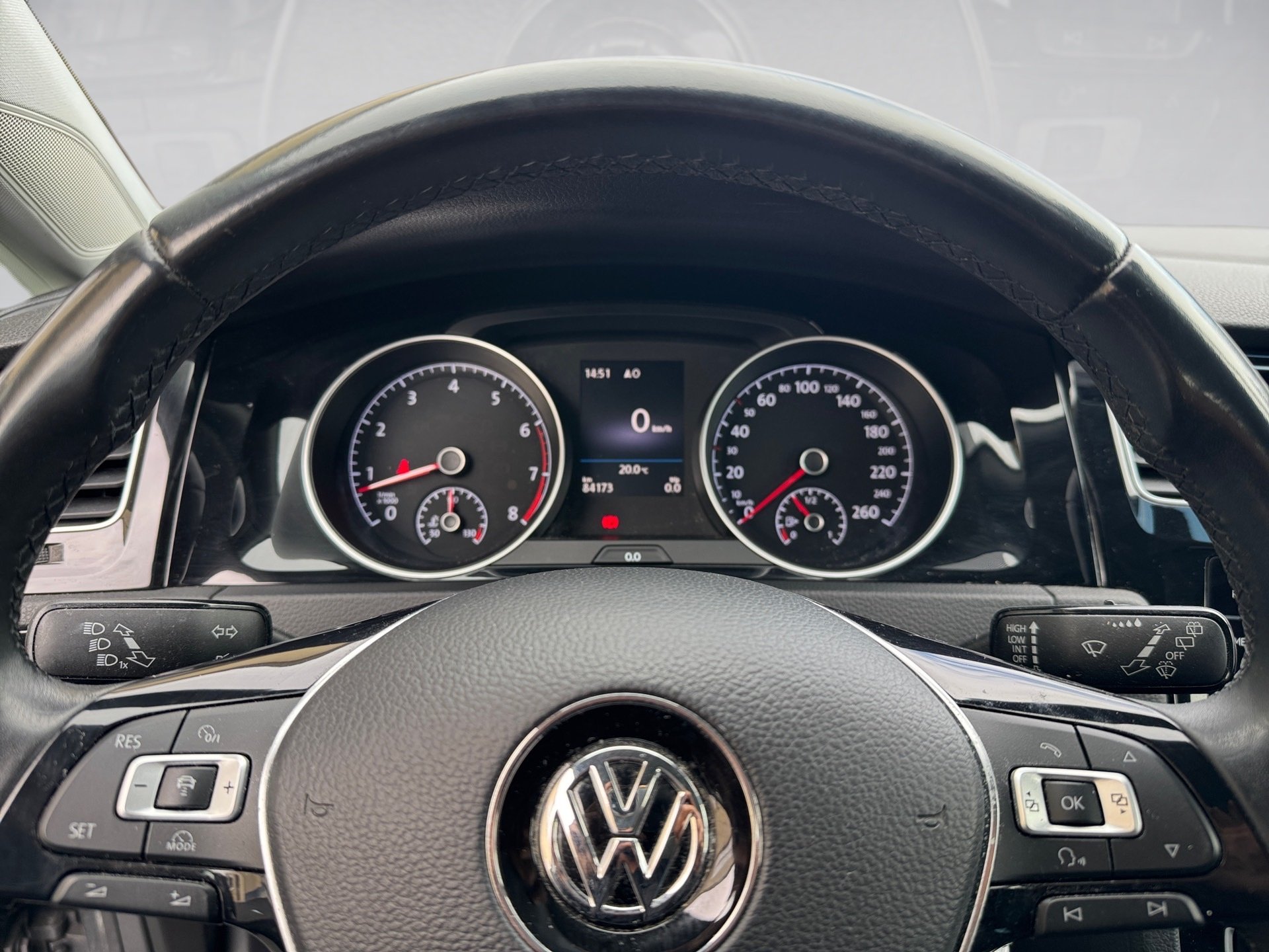 Golf VII HIGHLINE TSI+ALU 17+SITZHEIZUNG+ACC+NAVI+EINPARKHILFE+LED+KLIMA+LIGHT AS