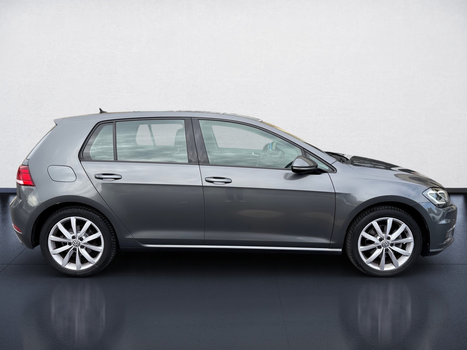 Golf VII HIGHLINE TSI+ALU 17+SITZHEIZUNG+ACC+NAVI+EINPARKHILFE+LED+KLIMA+LIGHT AS