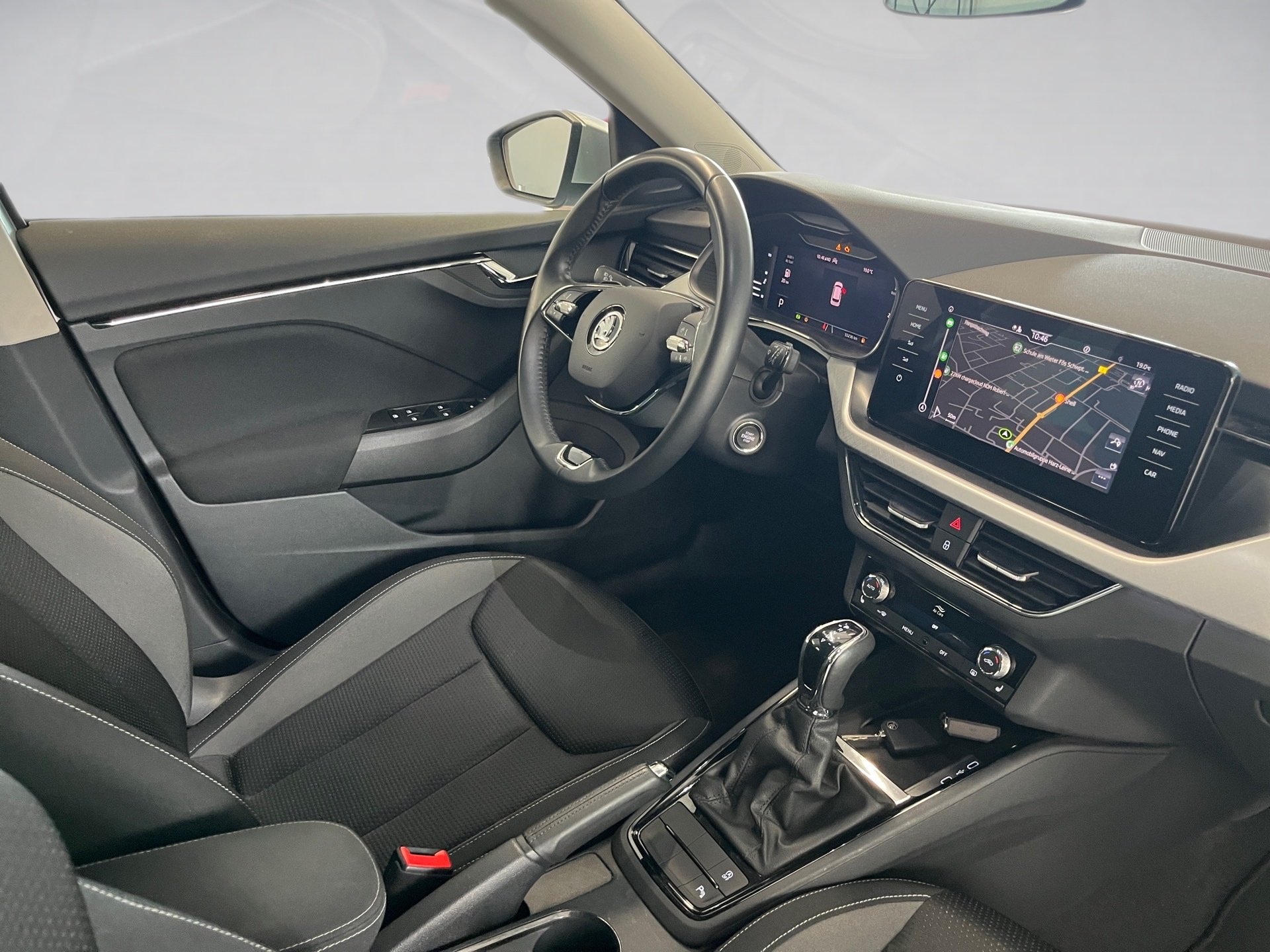 Kamiq TOUR TSI DSG+ALU 17+ACC+LED+RÜCKFAHRKAMERA+SMART LINK+KLIMA+KEYLESS+NAVI