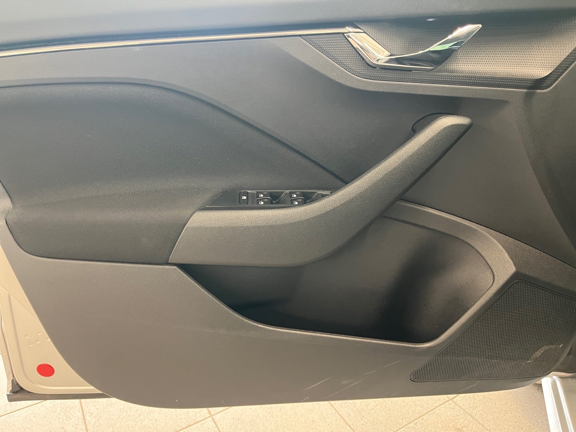 Kamiq TOUR TSI DSG+ALU 17+ACC+LED+RÜCKFAHRKAMERA+SMART LINK+KLIMA+KEYLESS+NAVI