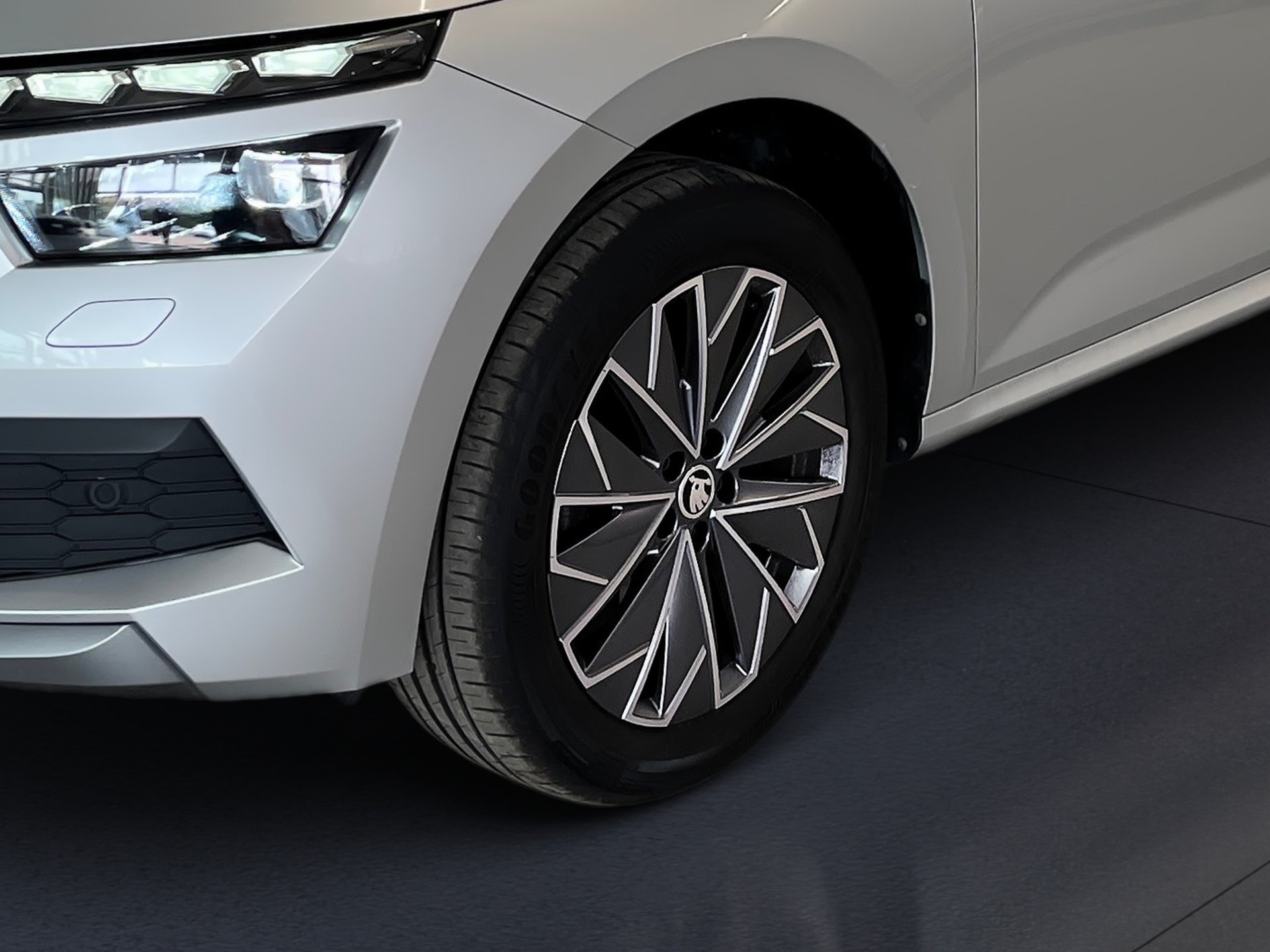 Kamiq TOUR TSI DSG+ALU 17+ACC+LED+RÜCKFAHRKAMERA+SMART LINK+KLIMA+KEYLESS+NAVI