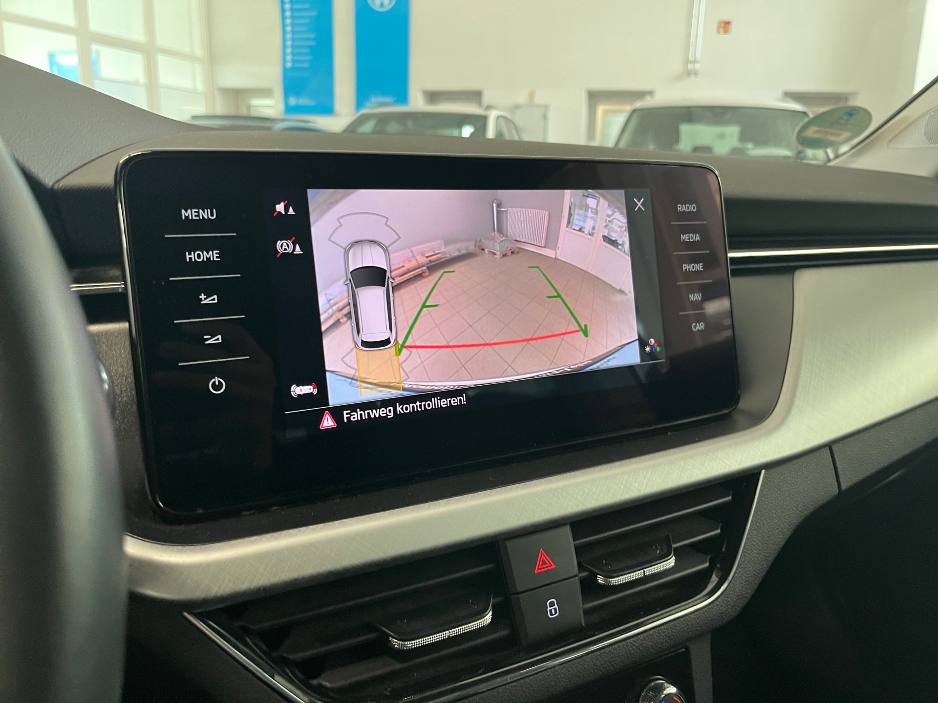 Kamiq TOUR TSI DSG+ALU 17+ACC+LED+RÜCKFAHRKAMERA+SMART LINK+KLIMA+KEYLESS+NAVI