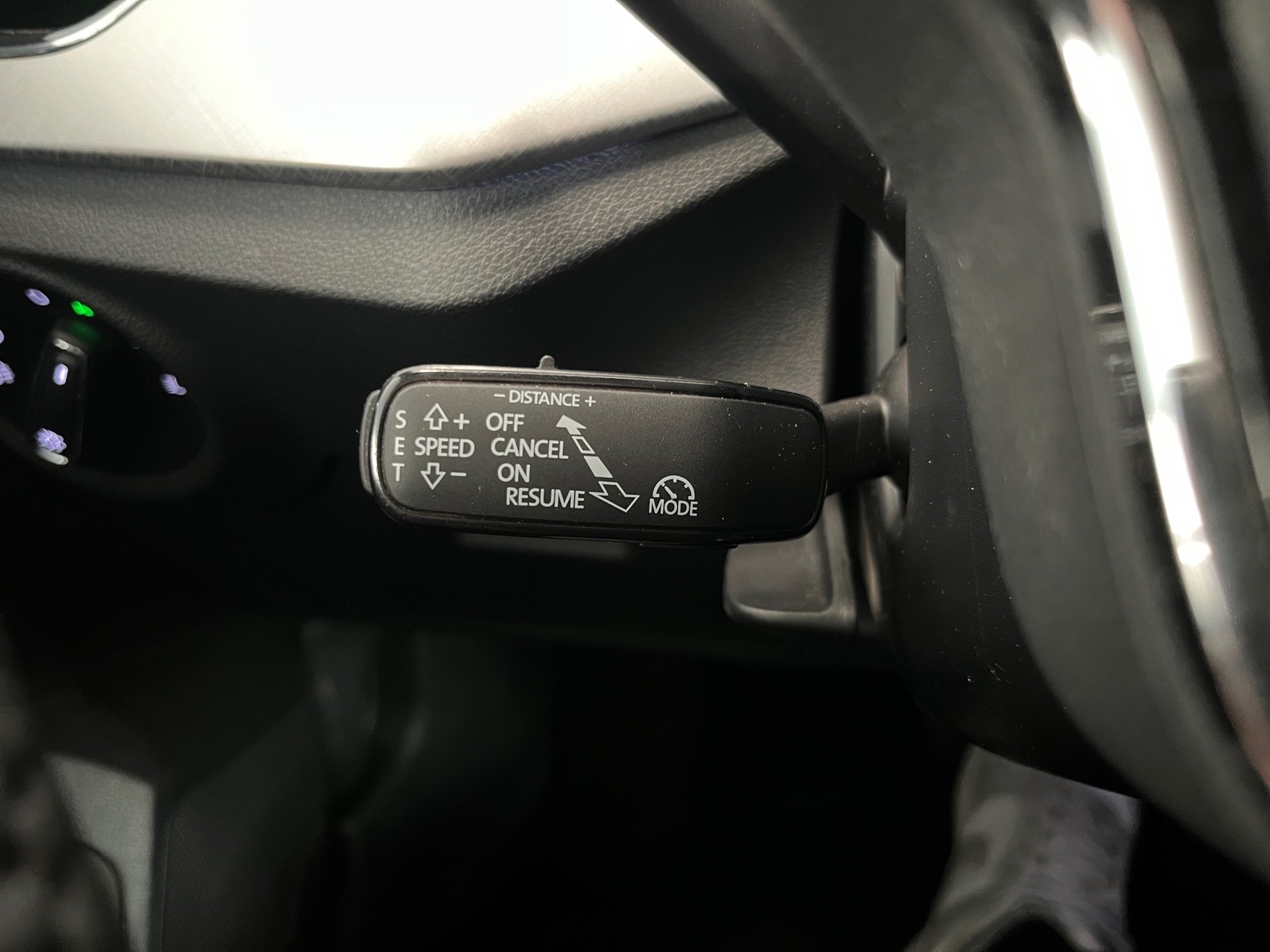 Kamiq TOUR TSI DSG+ALU 17+ACC+LED+RÜCKFAHRKAMERA+SMART LINK+KLIMA+KEYLESS+NAVI