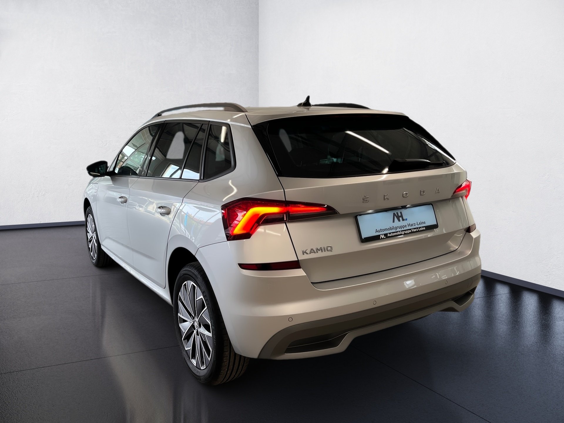 Kamiq TOUR TSI DSG+ALU 17+ACC+LED+RÜCKFAHRKAMERA+SMART LINK+KLIMA+KEYLESS+NAVI