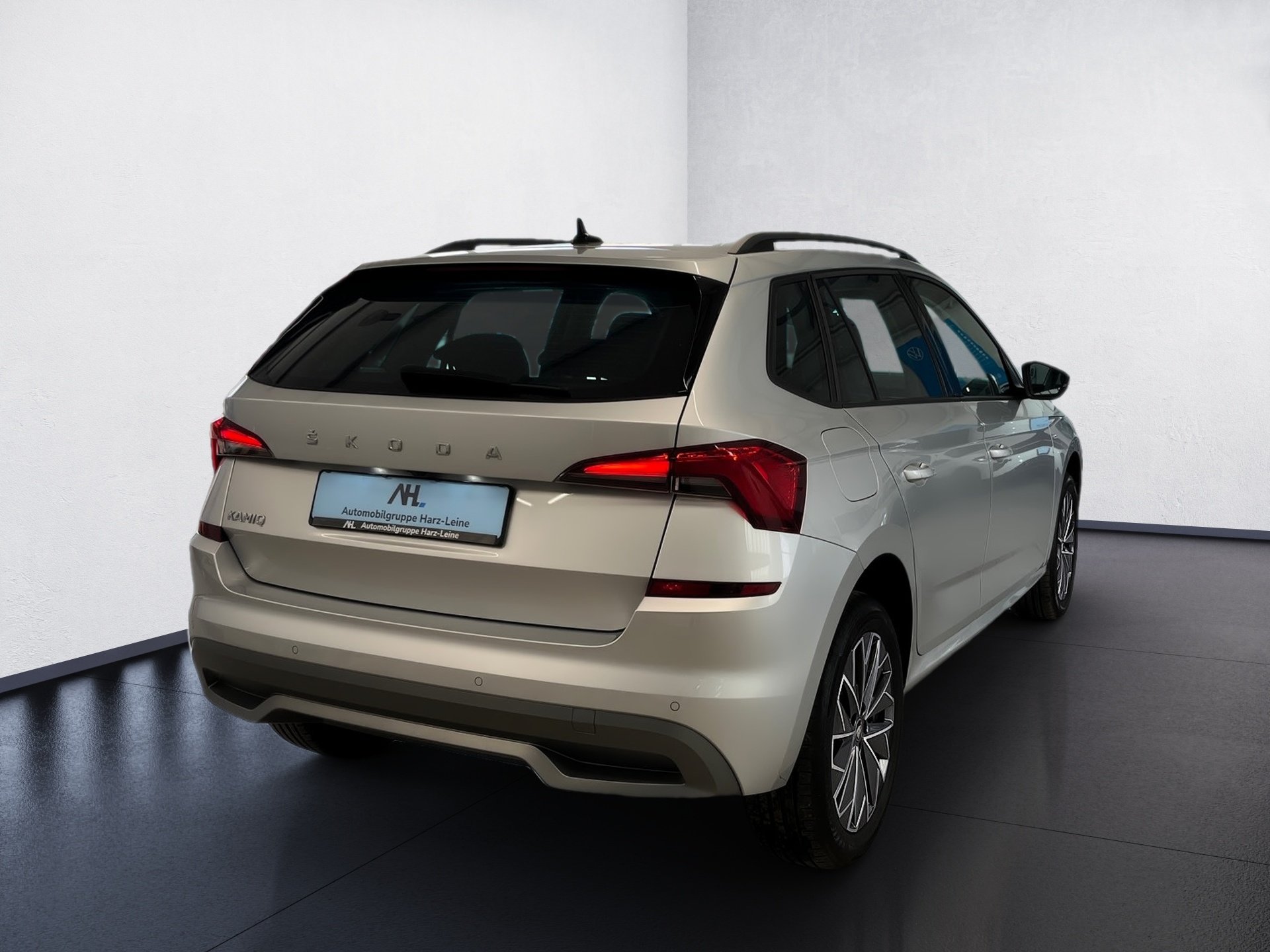 Kamiq TOUR TSI DSG+ALU 17+ACC+LED+RÜCKFAHRKAMERA+SMART LINK+KLIMA+KEYLESS+NAVI