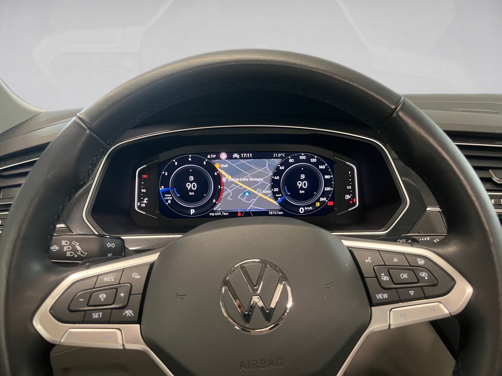 Tiguan ELEGANCE TSI DSG+ALU 18+AHK+PANO+LED-MATRIX+RÜCKFAHRKAMERA+NAVI+TRAVEL A