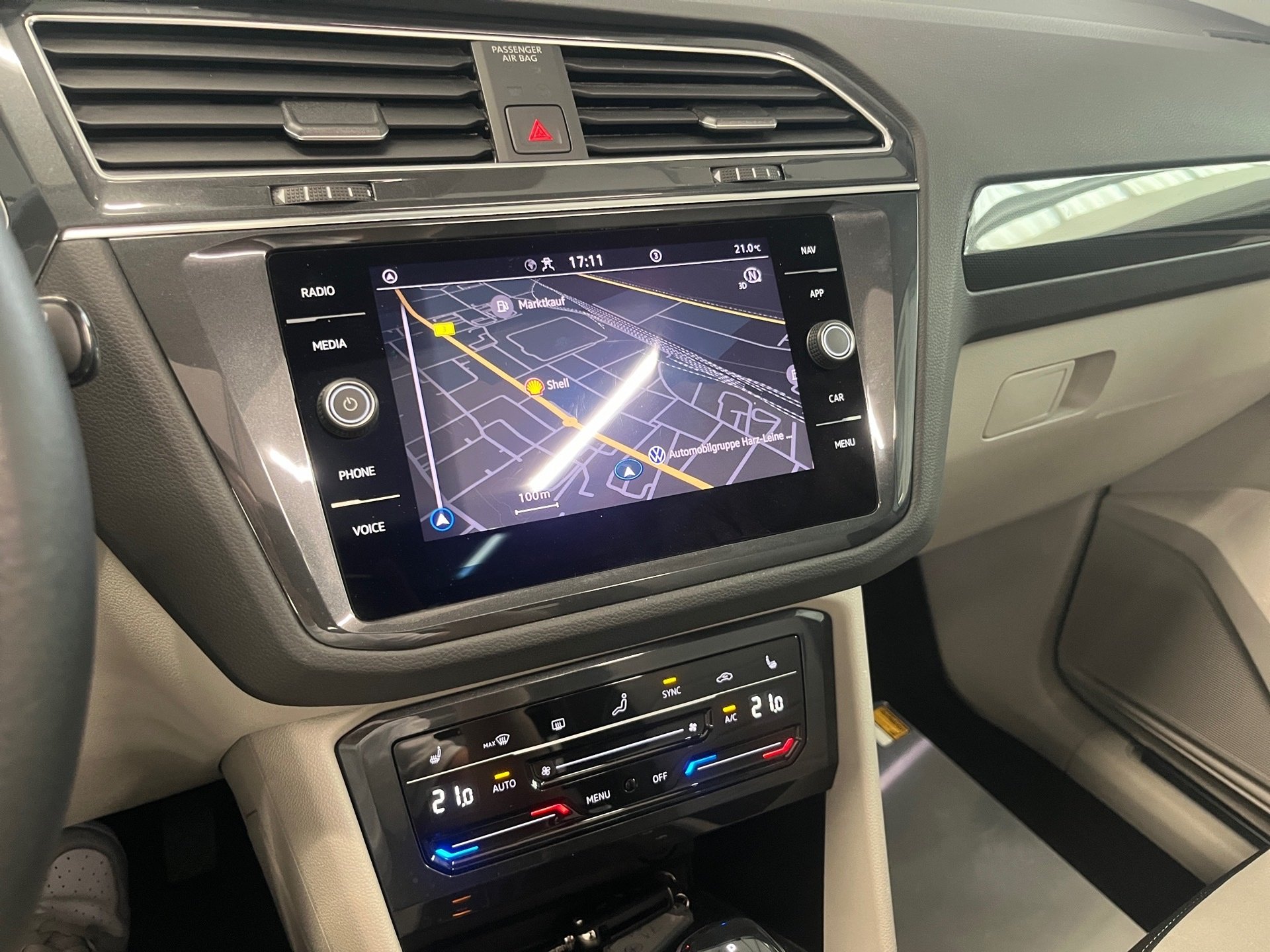 Tiguan ELEGANCE TSI DSG+ALU 18+AHK+PANO+LED-MATRIX+RÜCKFAHRKAMERA+NAVI+TRAVEL A