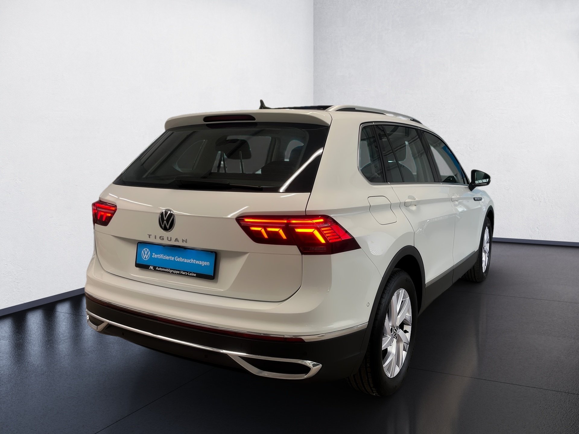 Tiguan ELEGANCE TSI DSG+ALU 18+AHK+PANO+LED-MATRIX+RÜCKFAHRKAMERA+NAVI+TRAVEL A