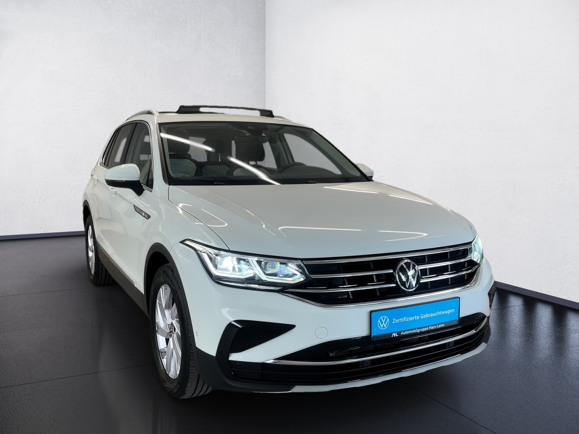 Tiguan ELEGANCE TSI DSG+ALU 18+AHK+PANO+LED-MATRIX+RÜCKFAHRKAMERA+NAVI+TRAVEL A