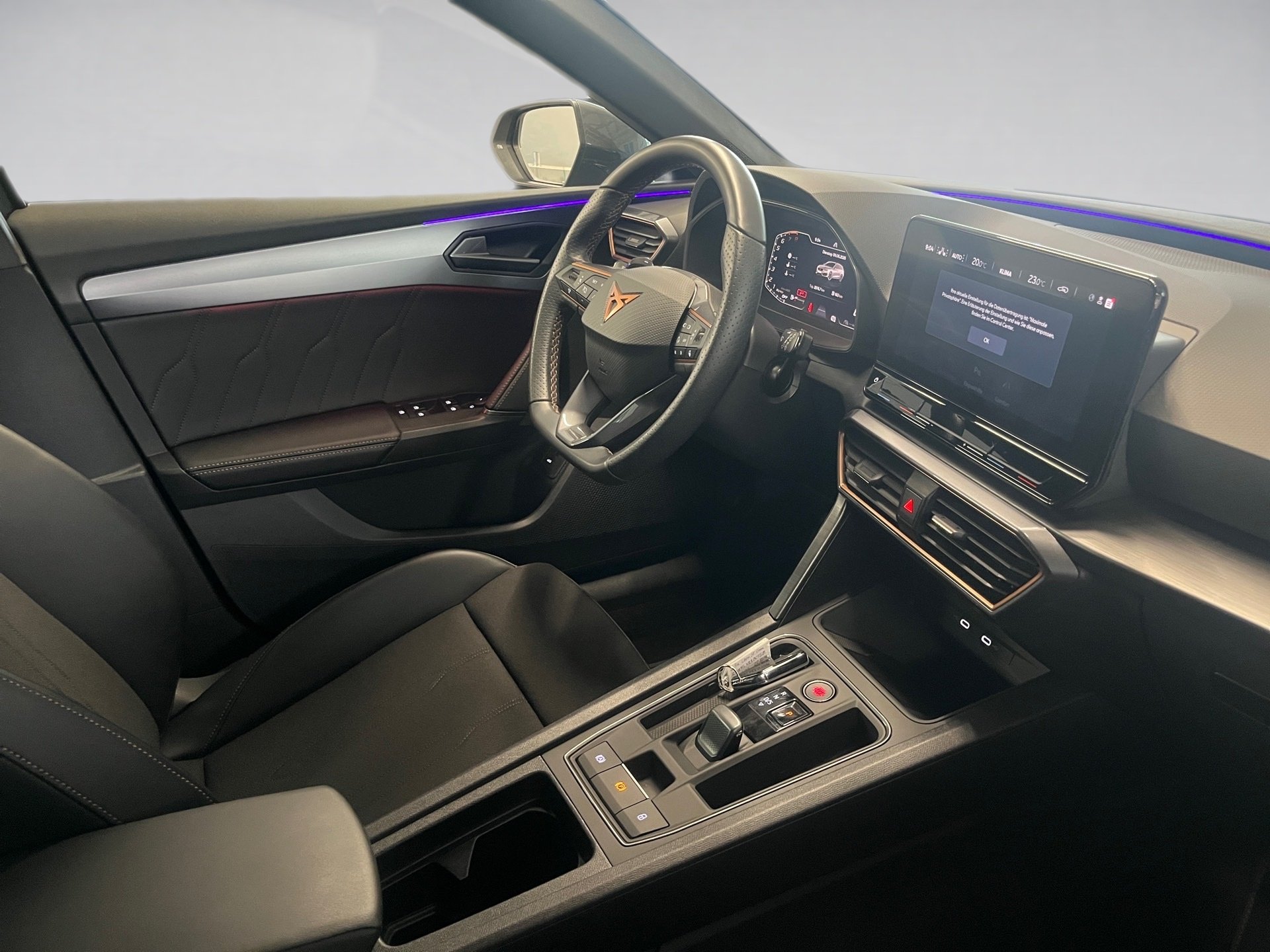 Leon Sportstourer eTSI DSG+ALU 18RÜCKFAHRKAMERA+KEYLESS+NAVI+PARK ASSIST+LED+ACC+KLIMA
