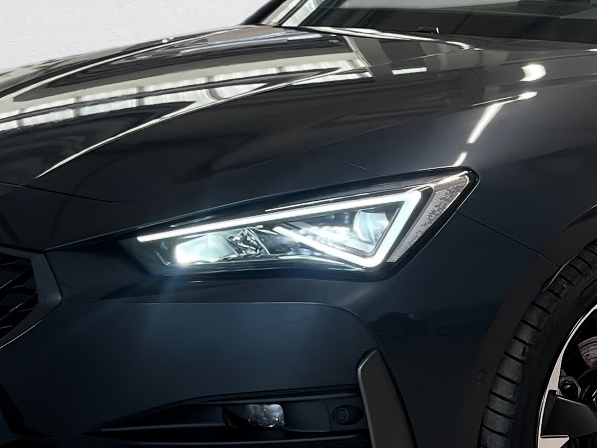 Leon Sportstourer eTSI DSG+ALU 18RÜCKFAHRKAMERA+KEYLESS+NAVI+PARK ASSIST+LED+ACC+KLIMA