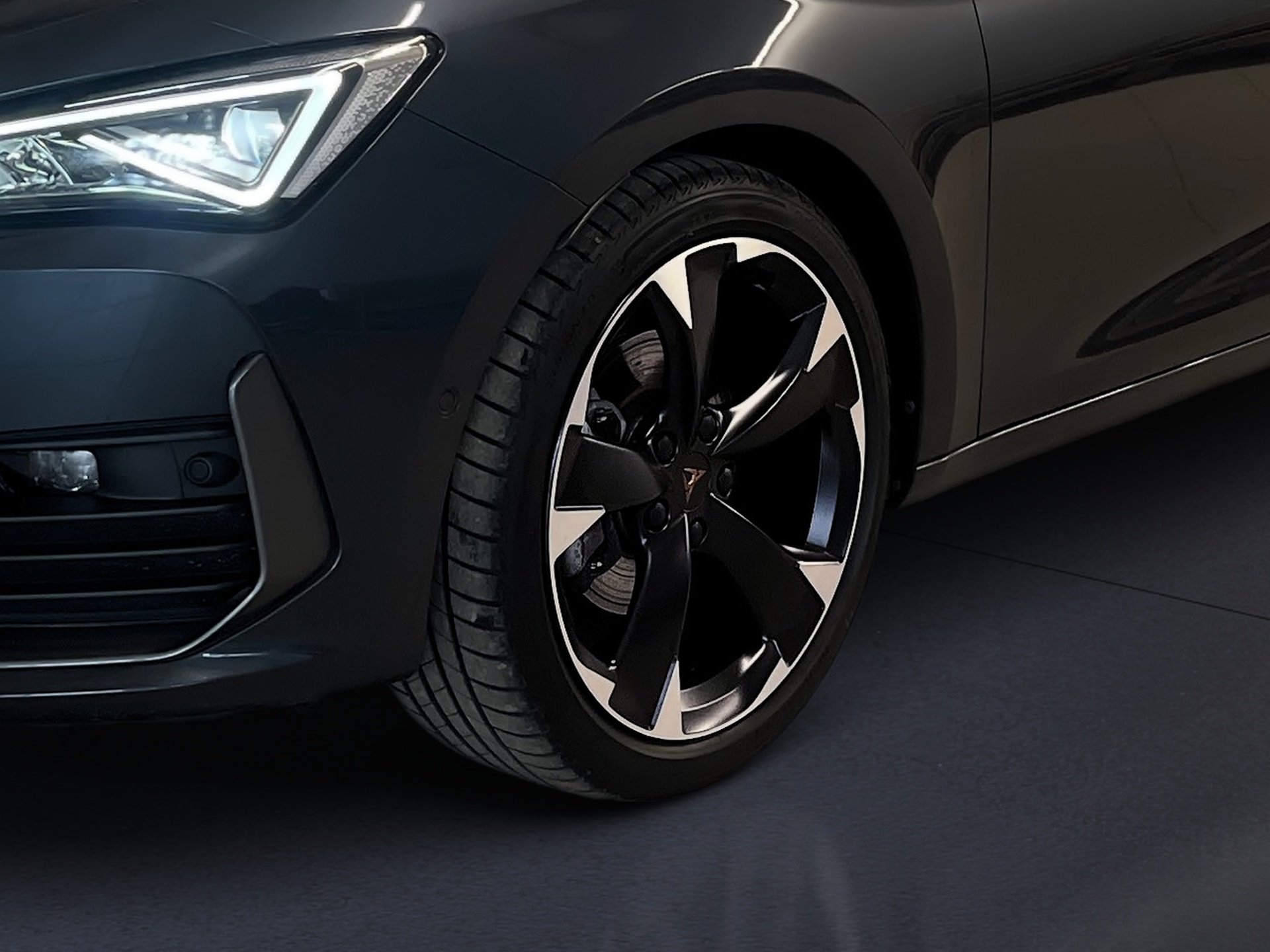 Leon Sportstourer eTSI DSG+ALU 18RÜCKFAHRKAMERA+KEYLESS+NAVI+PARK ASSIST+LED+ACC+KLIMA