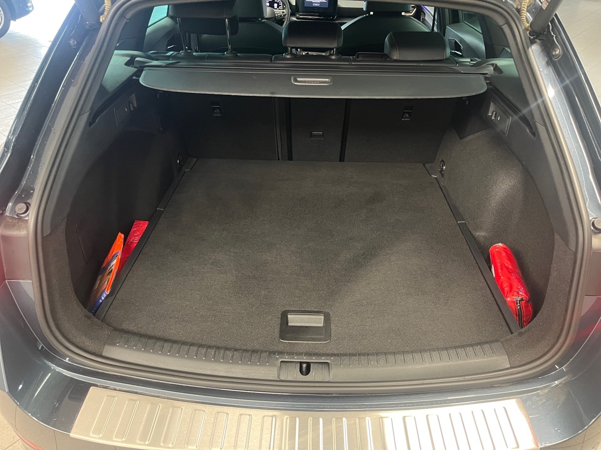 Leon Sportstourer eTSI DSG+ALU 18RÜCKFAHRKAMERA+KEYLESS+NAVI+PARK ASSIST+LED+ACC+KLIMA