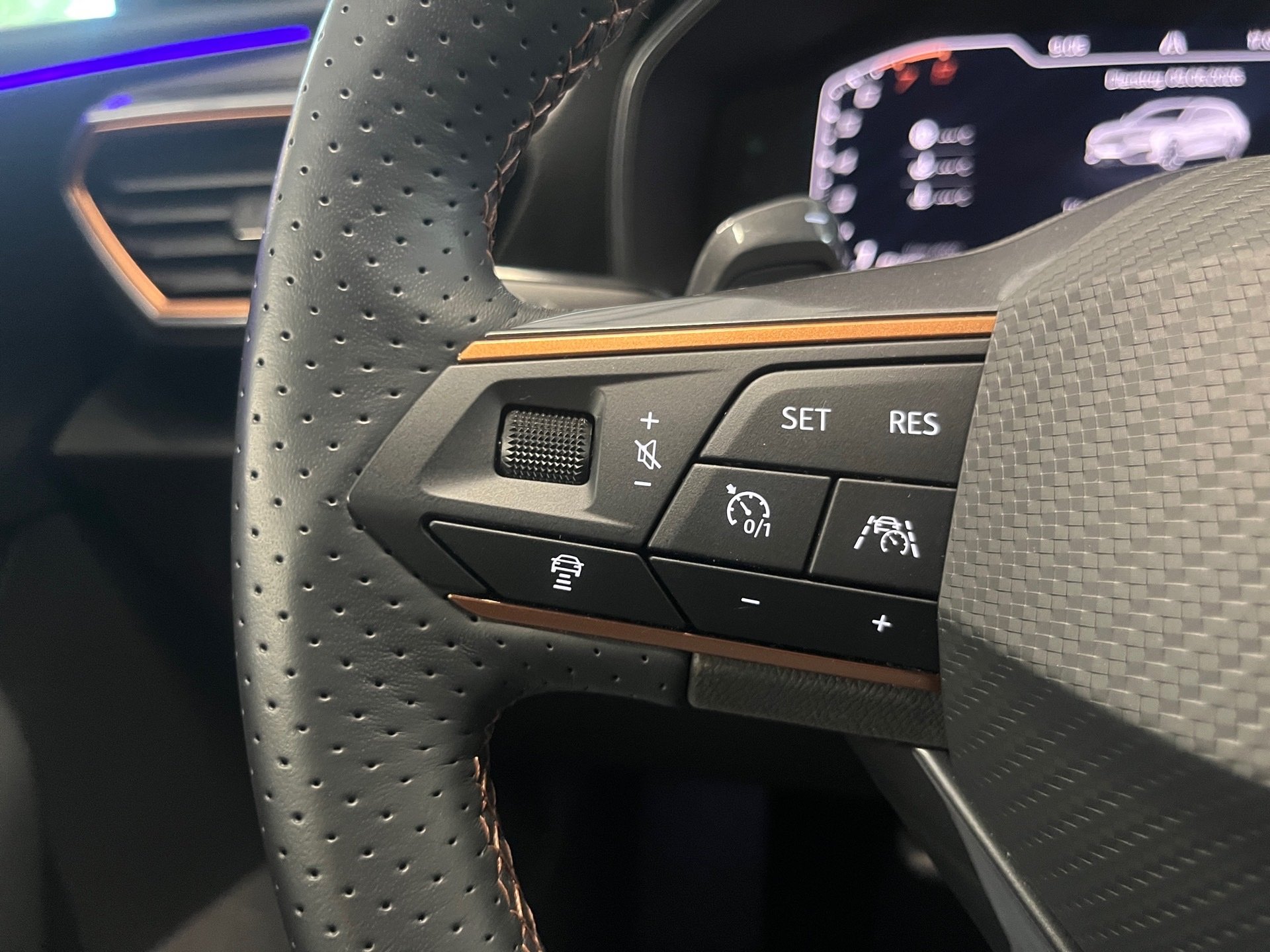 Leon Sportstourer eTSI DSG+ALU 18RÜCKFAHRKAMERA+KEYLESS+NAVI+PARK ASSIST+LED+ACC+KLIMA