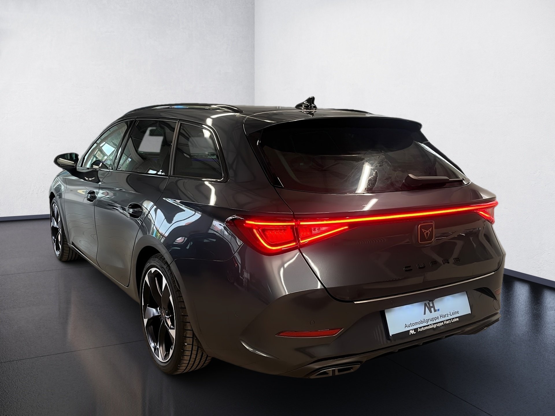 Leon Sportstourer eTSI DSG+ALU 18RÜCKFAHRKAMERA+KEYLESS+NAVI+PARK ASSIST+LED+ACC+KLIMA