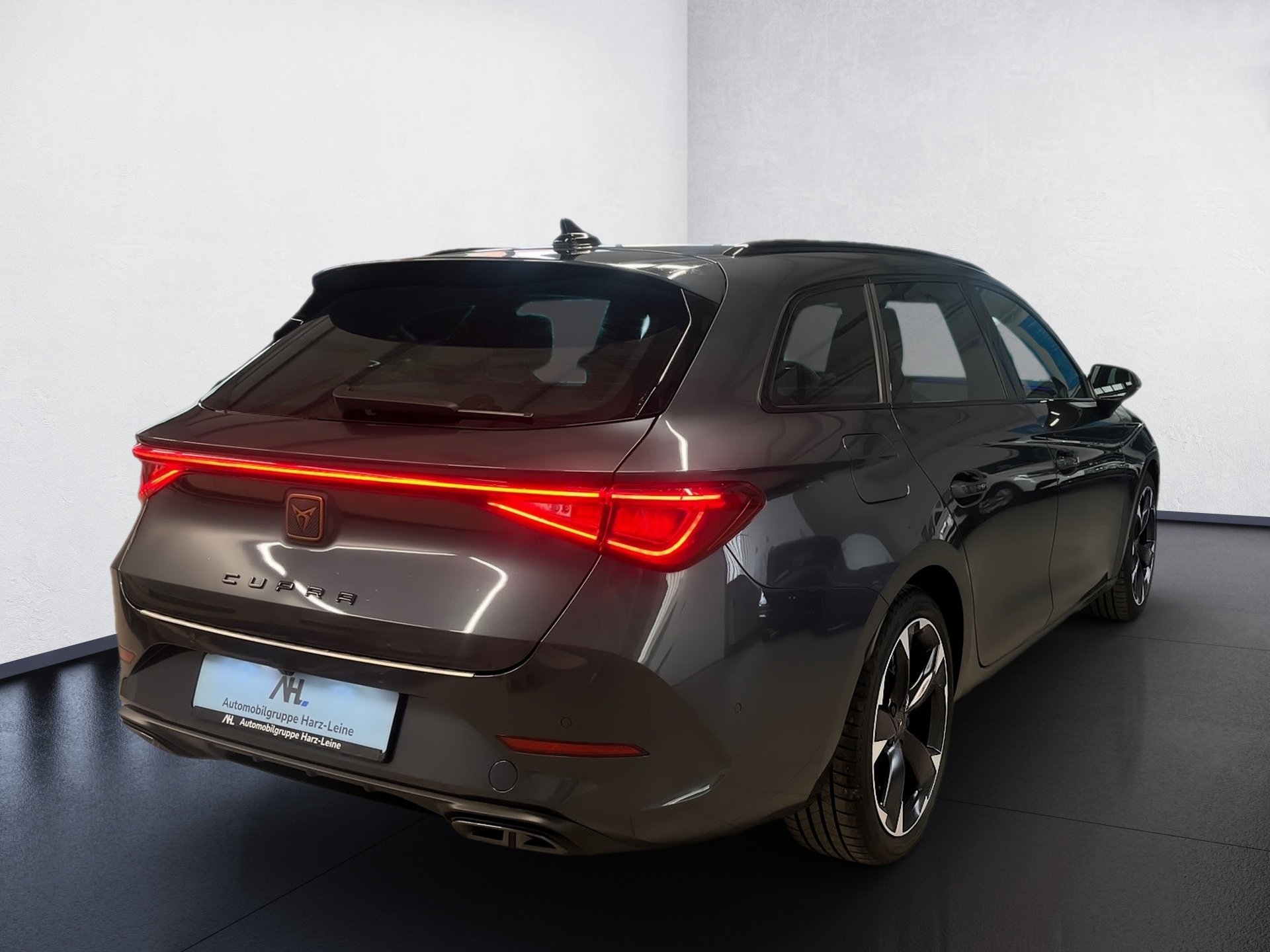 Leon Sportstourer eTSI DSG+ALU 18RÜCKFAHRKAMERA+KEYLESS+NAVI+PARK ASSIST+LED+ACC+KLIMA