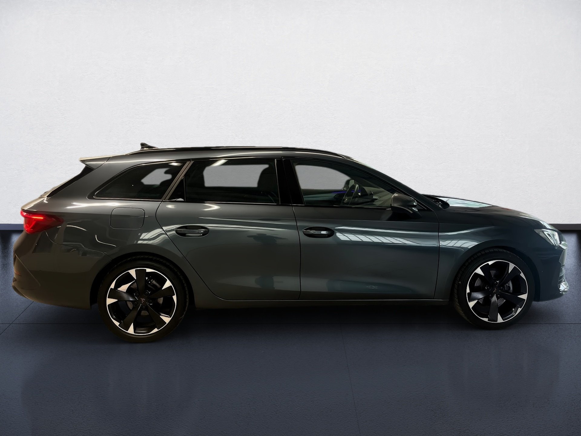 Leon Sportstourer eTSI DSG+ALU 18RÜCKFAHRKAMERA+KEYLESS+NAVI+PARK ASSIST+LED+ACC+KLIMA
