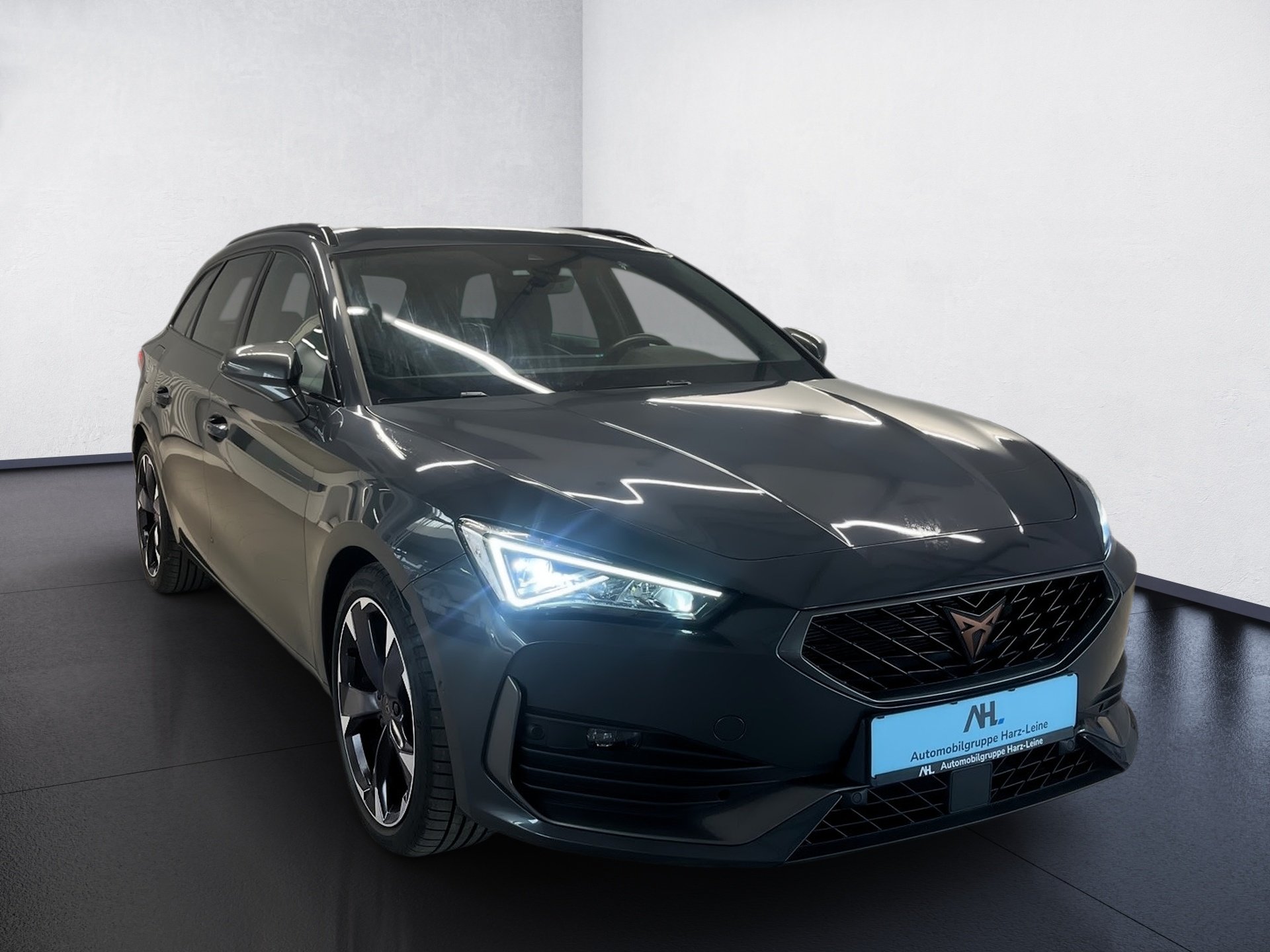 Leon Sportstourer eTSI DSG+ALU 18RÜCKFAHRKAMERA+KEYLESS+NAVI+PARK ASSIST+LED+ACC+KLIMA