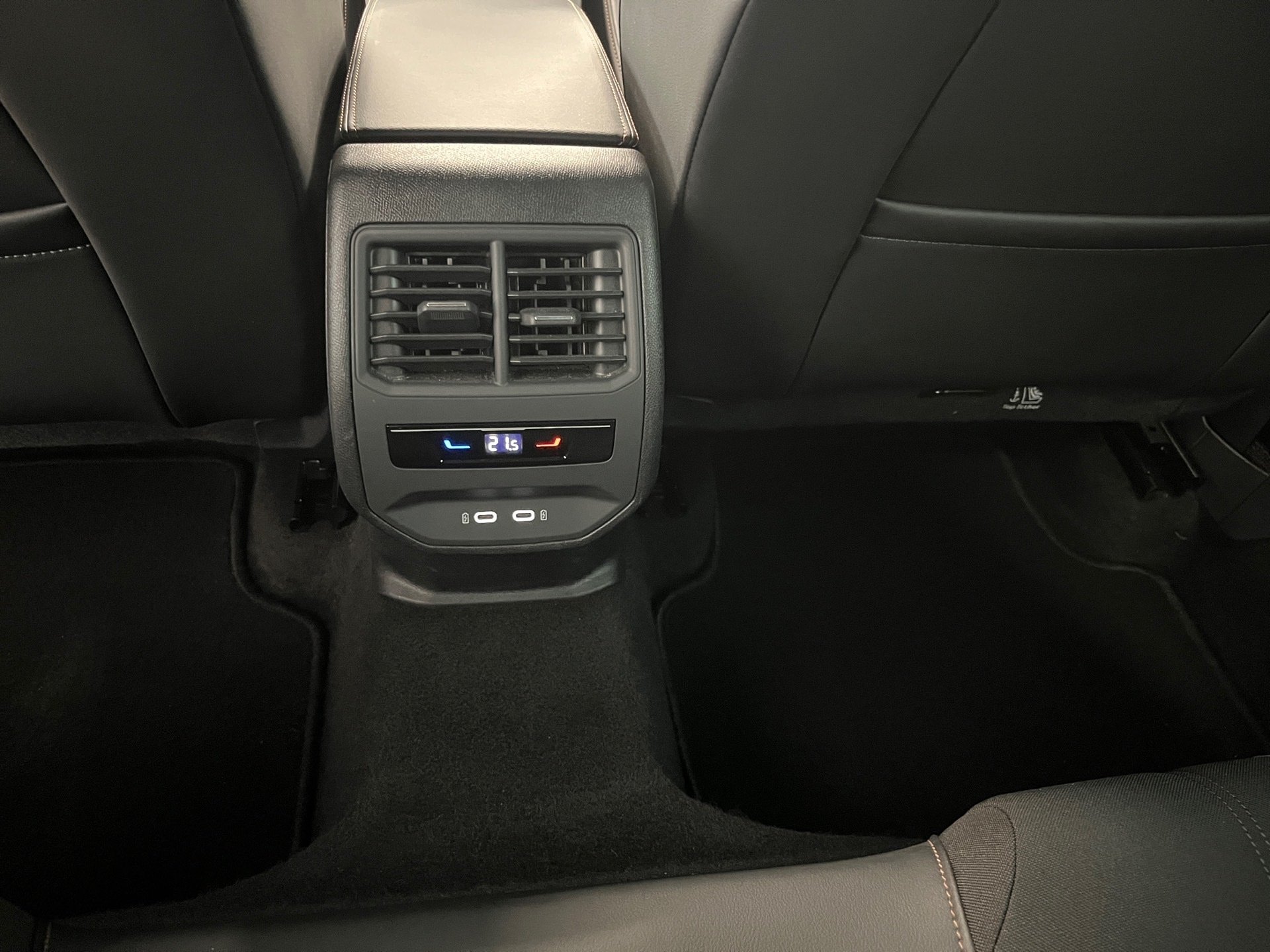 Formentor TSI DSG+ALU 19+AHK+NAVI+LED+RÜCKFAHRKAMERA+FULL LINK+KLIMA+PARK ASSIST