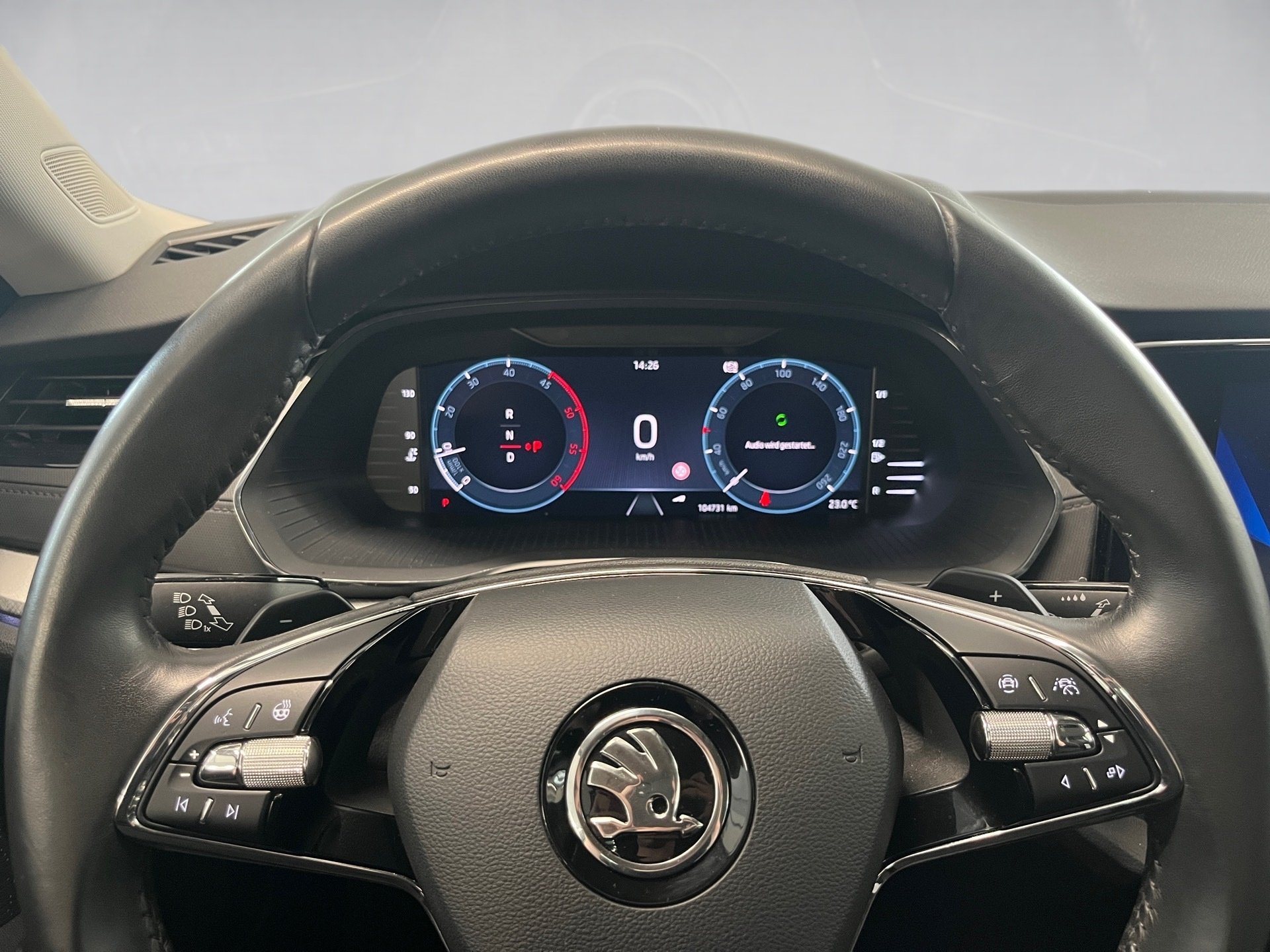 Octavia Combi TOUR TDI DSG+AHK+ALU 18+LED-MATRIX+NAVI+ACC+EINPARKHILFE+SMART LINK+KEYL