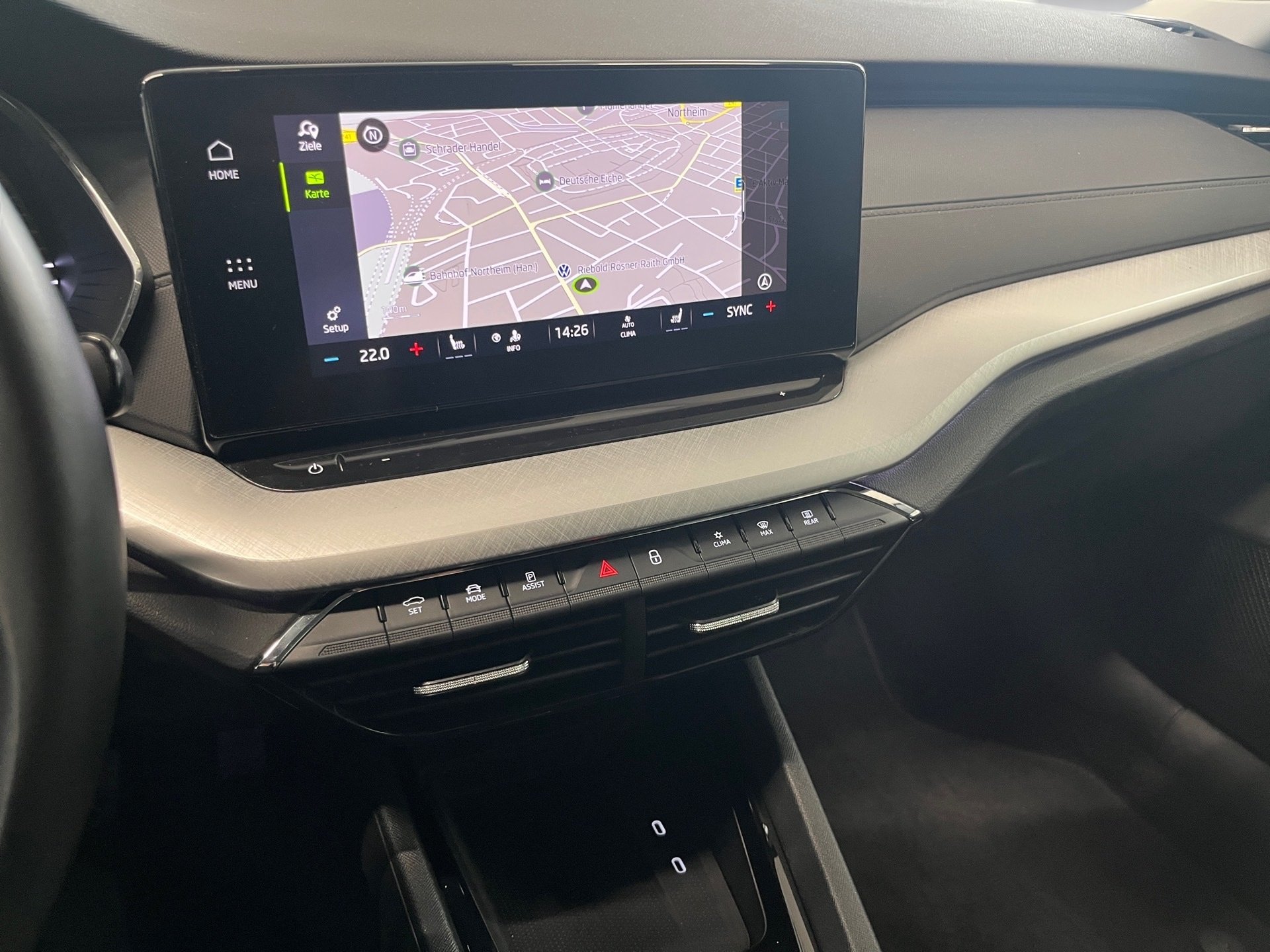 Octavia Combi TOUR TDI DSG+AHK+ALU 18+LED-MATRIX+NAVI+ACC+EINPARKHILFE+SMART LINK+KEYL