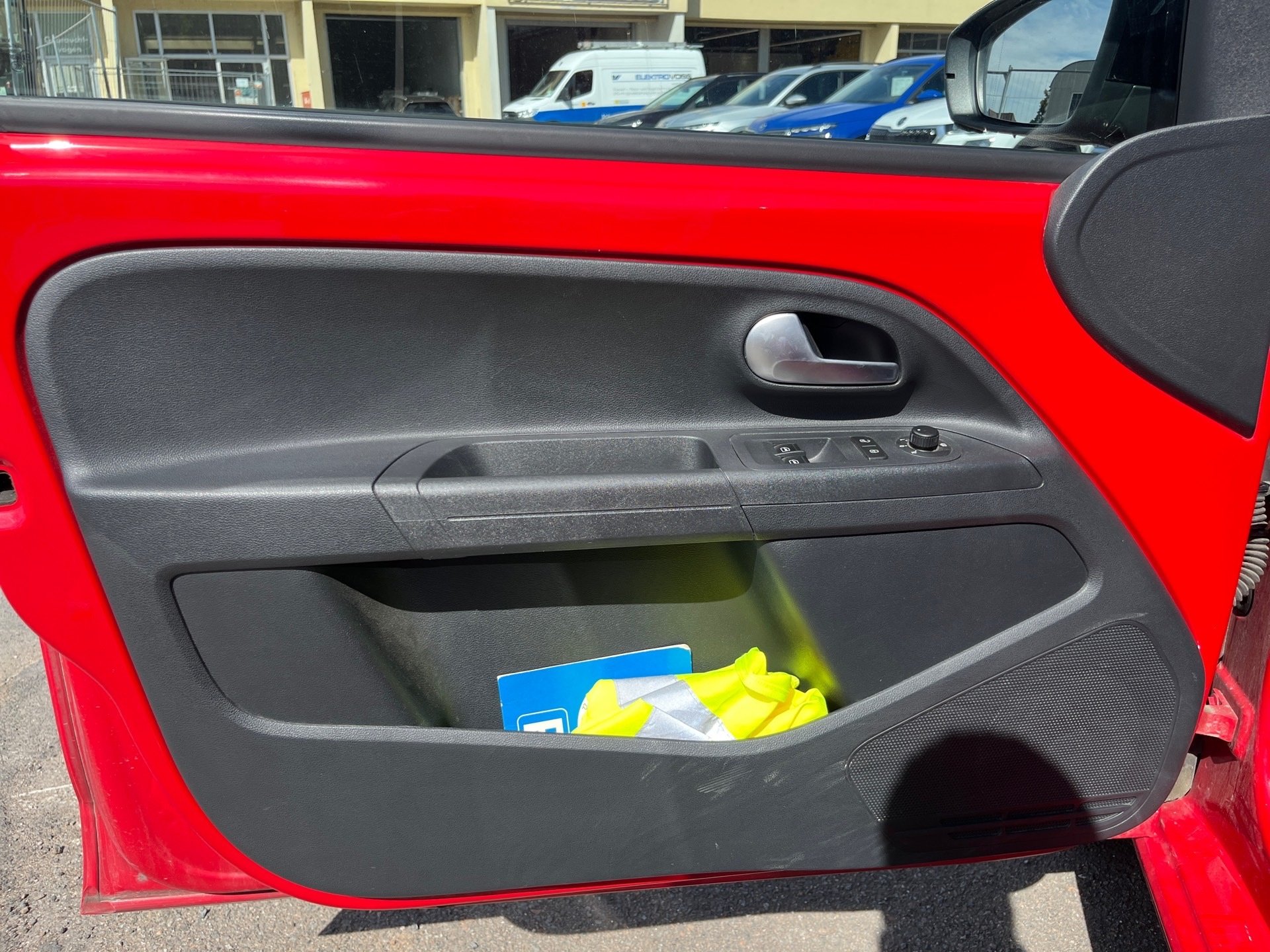 up! HIGH+ALU 16+SITZHEIZUNG+KLIMA+RADIO+USB+ELK FENSTERHEBER+LED-TAGFAHRLIC