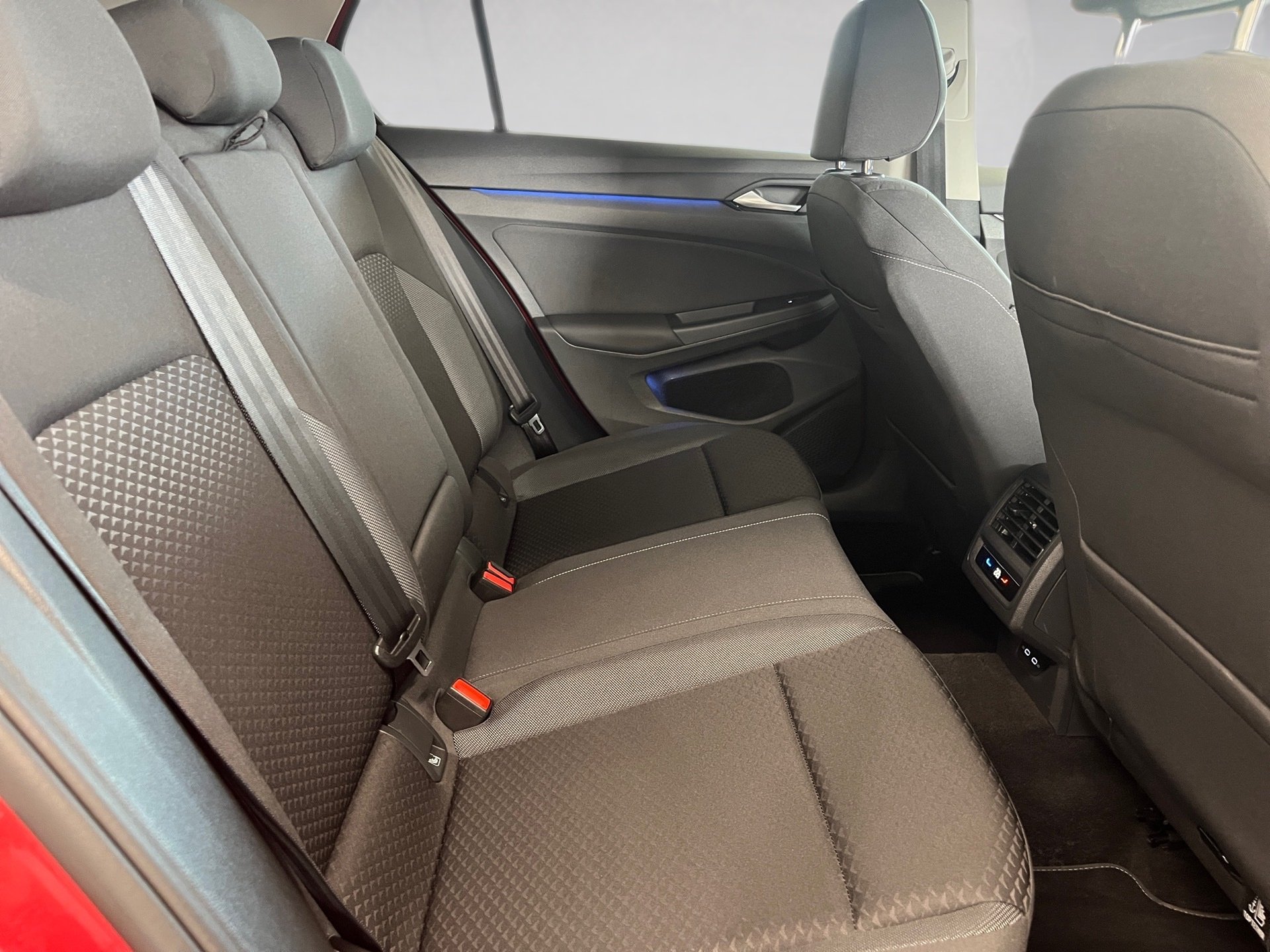 Golf VIII ACTIVE TSI+ALU 16+AHK+RÜCKFAHRKAMERA+NAVI+LED+APP CONNECT+KLIMA+SITZHEIZ